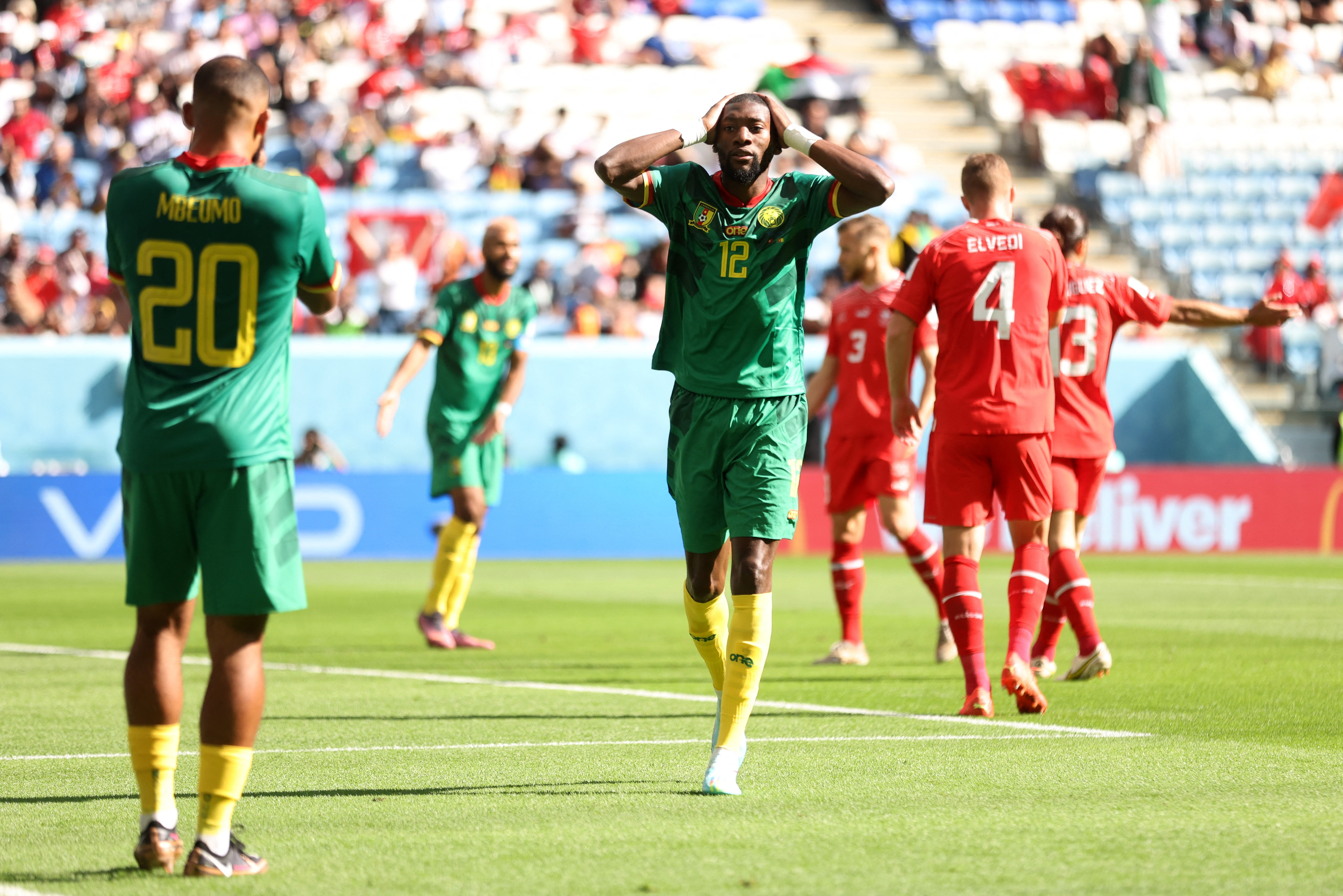 Primera llegada clara para Camerún antes de los primeros 10 minutos de partido.  REUTERS/Carl Recine