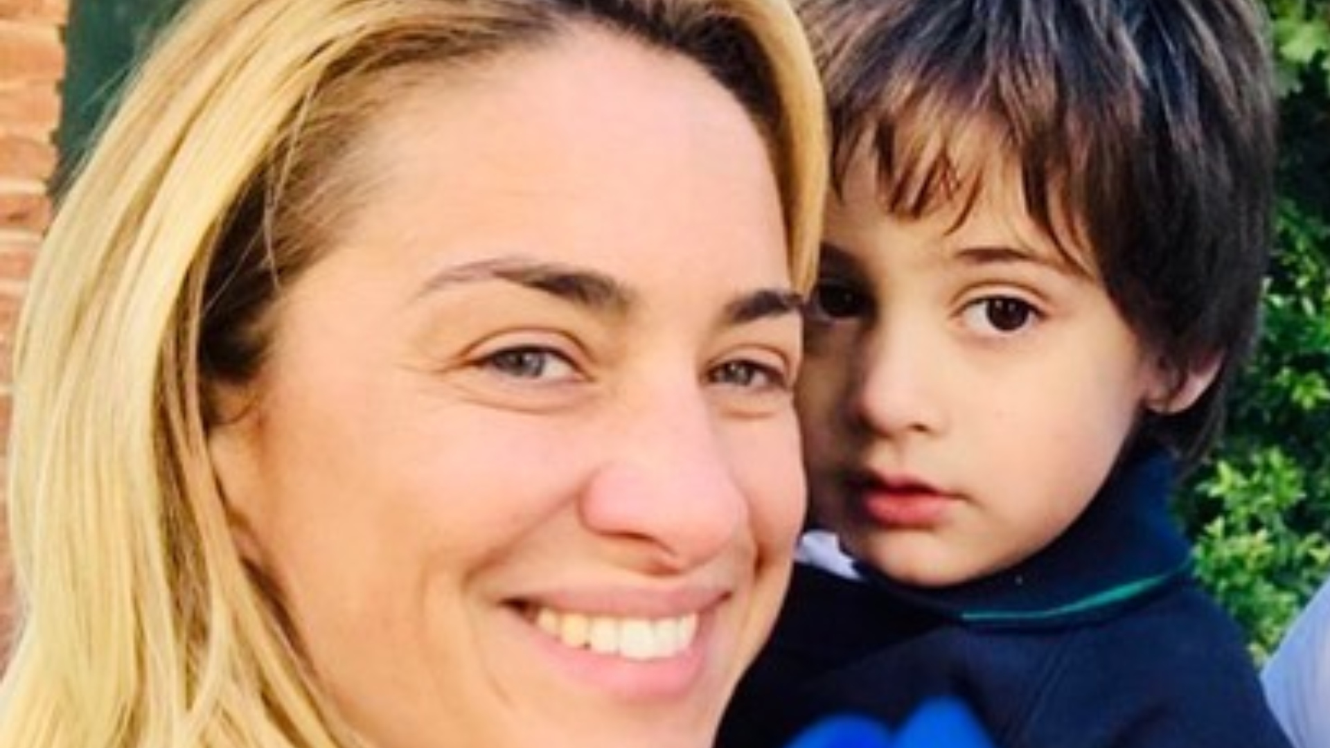María Julia Oliván junto a Agustín en un momento de sonrisas (Instagram)
