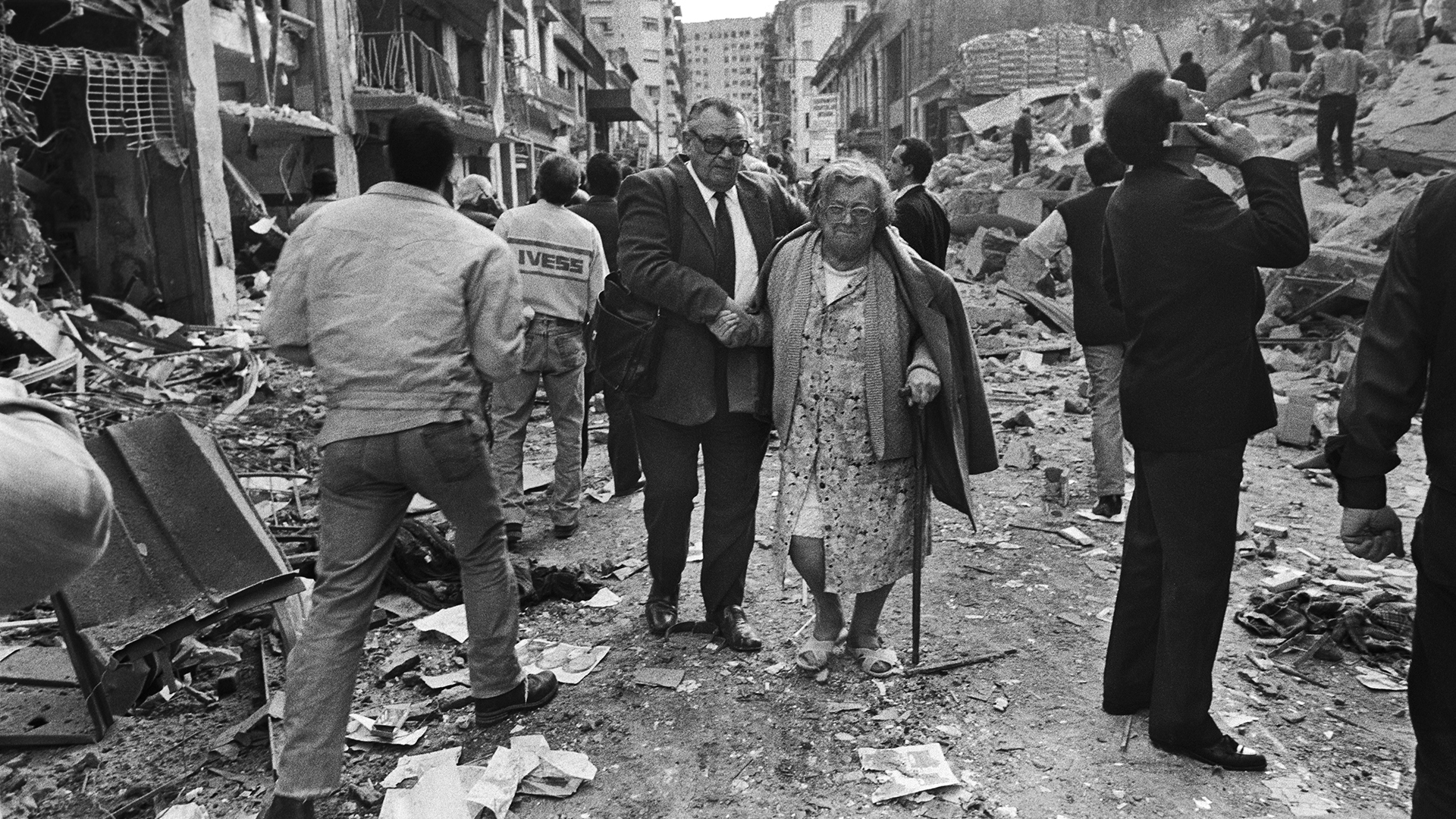 Sus fotos quedaron inmortalizadas en la memoria. “La sensación que tuve después del 18 de julio de 1994 fue como si me hubiera quedado atorado con las imágenes que saqué esa mañana”, relató el fotógrafo (Julio Menajovsky) 