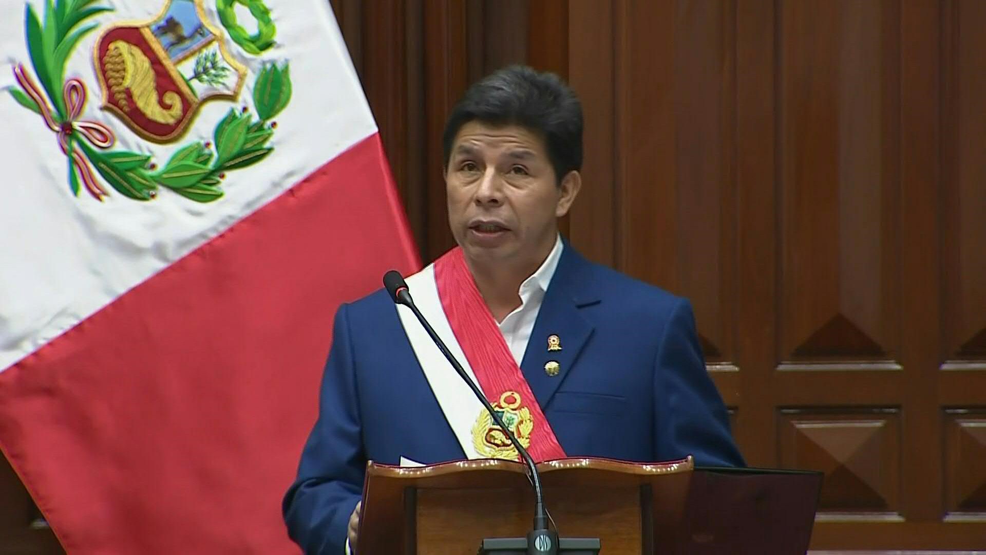 El presidente peruano, el izquierdista Pedro Castillo, defendió su gestión el jueves en un mensaje al país al cumplir su primer año de gobierno cercado por cinco investigaciones por presunta corrupción, que atribuyó a una campaña mediática para destituirlo.