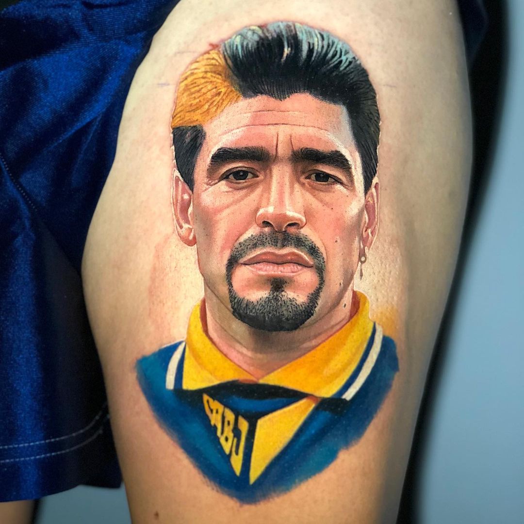 Fotorealismo a pleno: El Diego retratado por Yeyo en la piel de uno de los clientes (Instagram: @yeyo_tattoos)