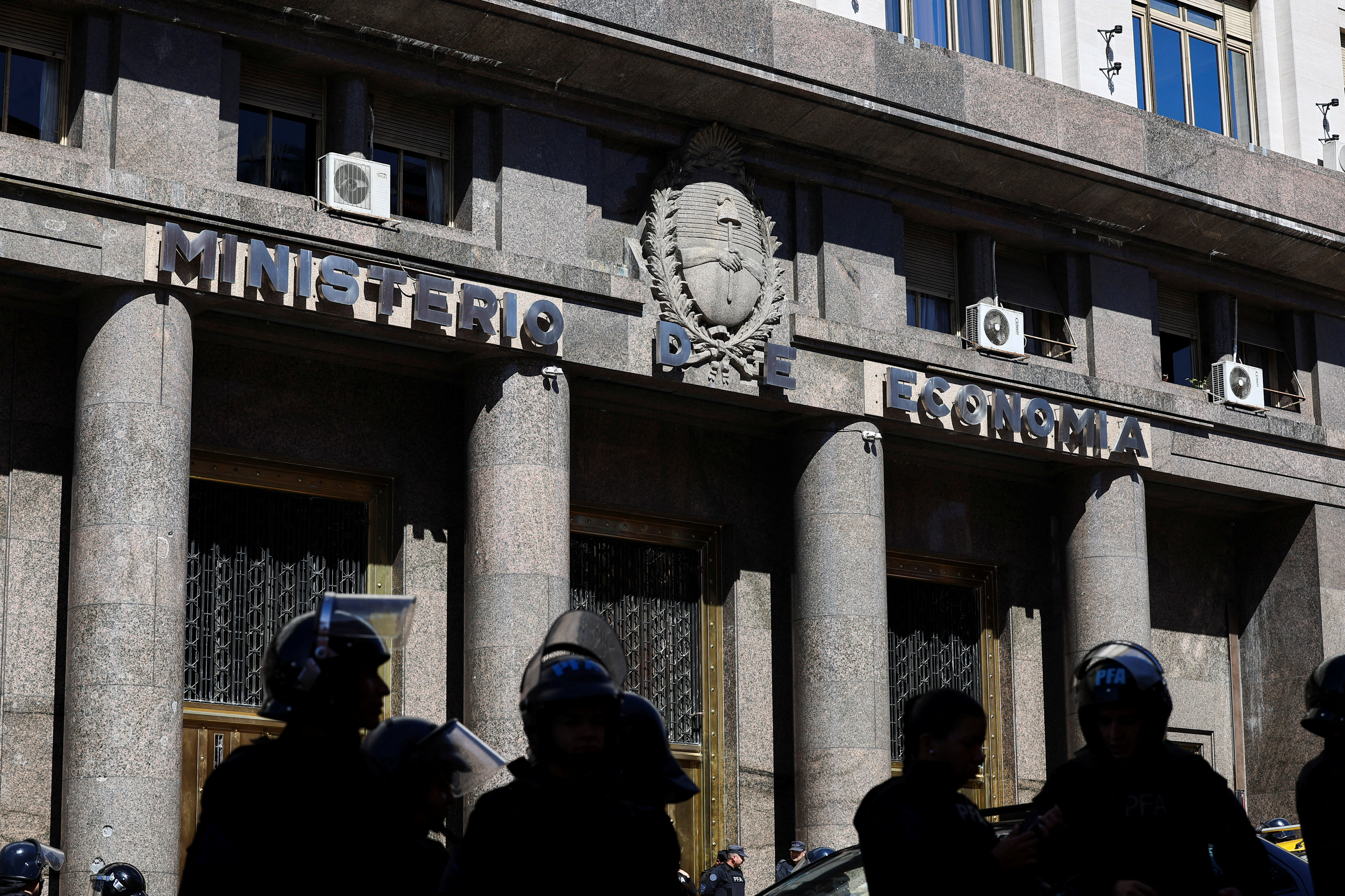 La deuda pública registró una leve suba en septiembre: los motivos del incremento y cómo evolucionaron los pasivos con el FMI