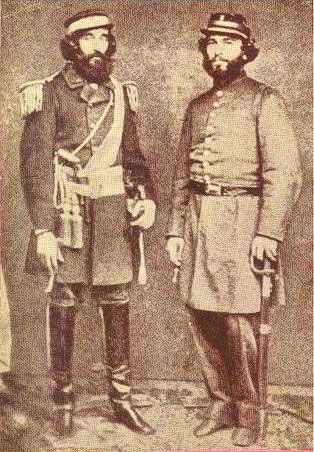 Bartolomé Mitre junto a su secretario en la batalla de Pavón, José María Gutiérrez. Fotografìa publicada en Caras y Caretas en 1899.