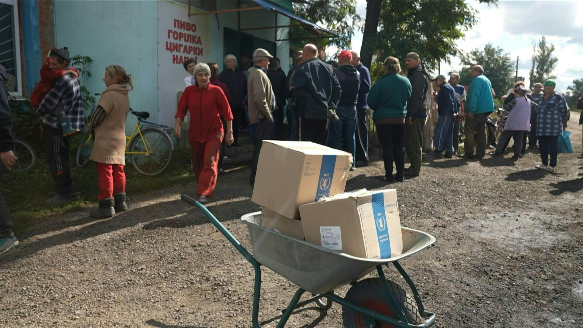 Cajas de ayuda humanitaria en Ucrania