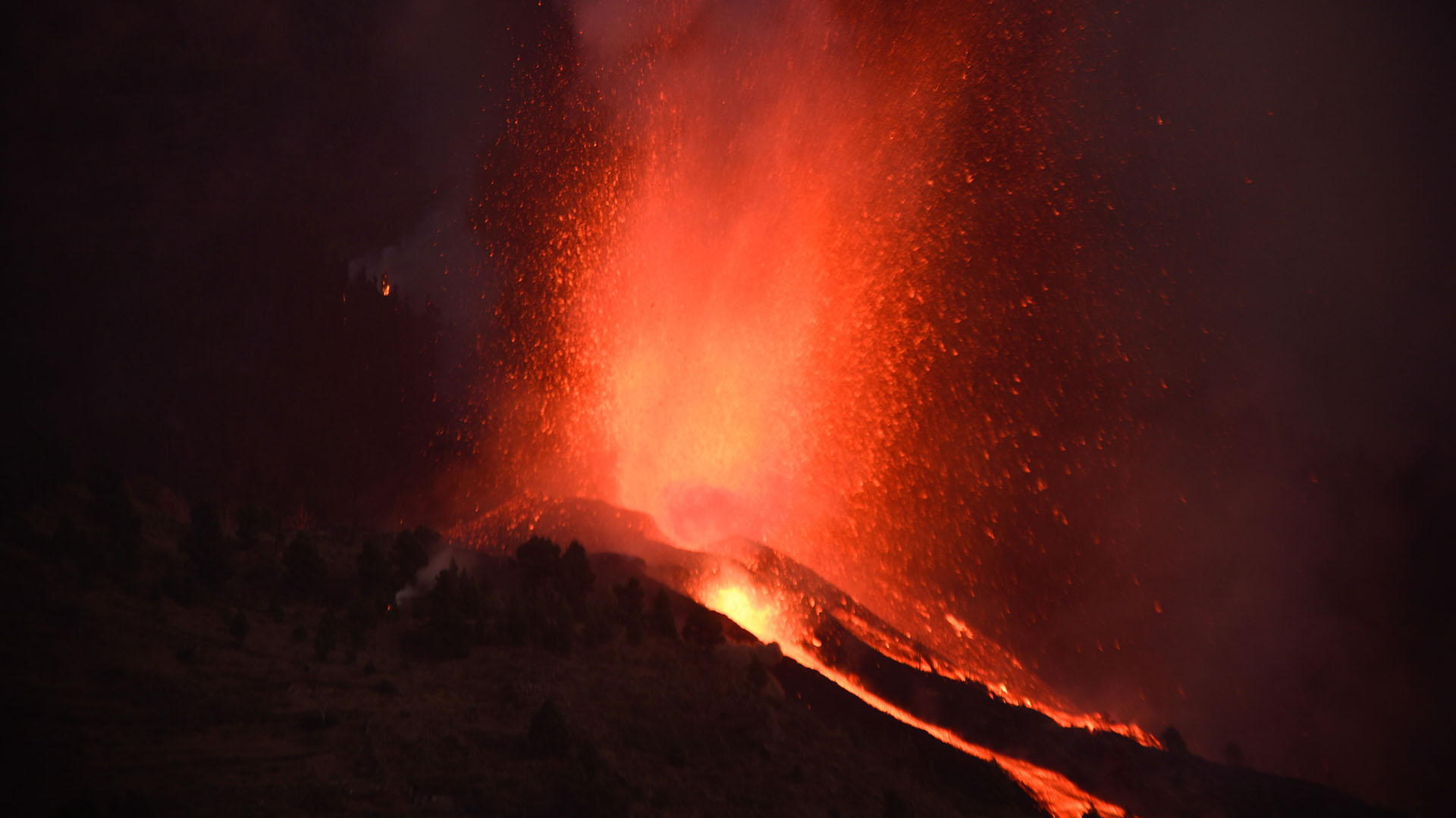 Descubrieron que el magma toma una ruta inesperada debajo de los volcanes