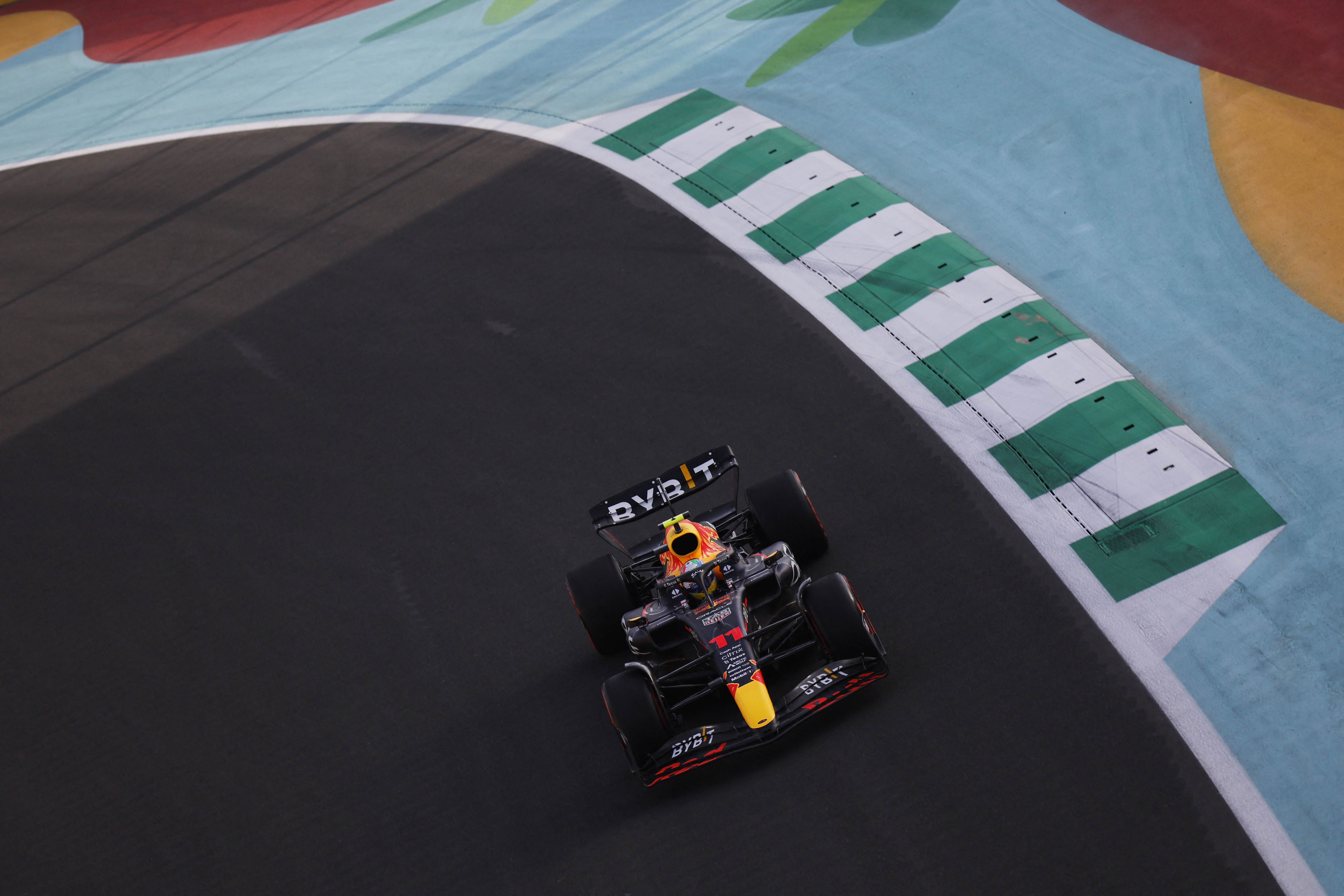 Sorpresa en la Fórmula 1: Checo Pérez logró la primera pole position de su carrera y Hamilton largará 16° en Arabia Saudita  