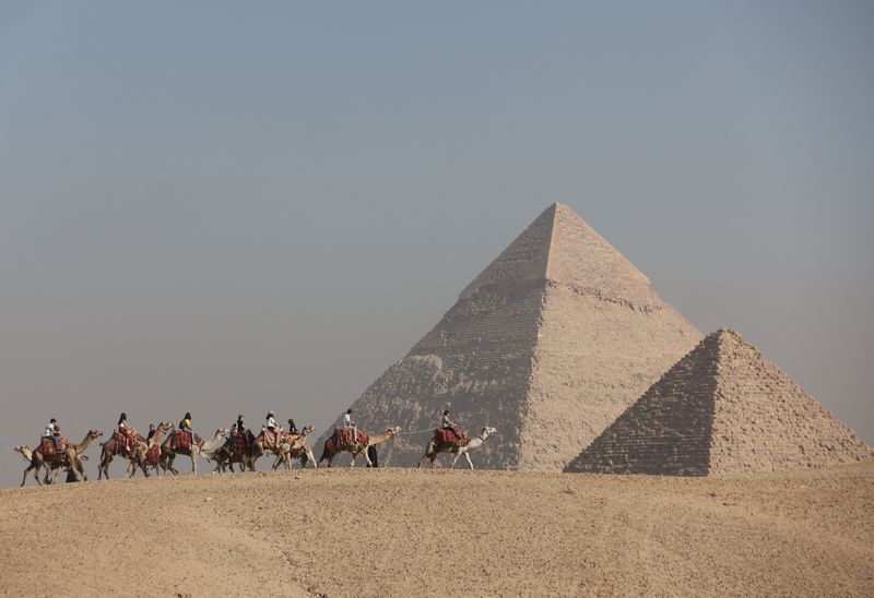Las imponentes pirámides de Giza, una de las maravillas construidas por el hombre. (REUTERS/Amr Abdallah Dalsh)