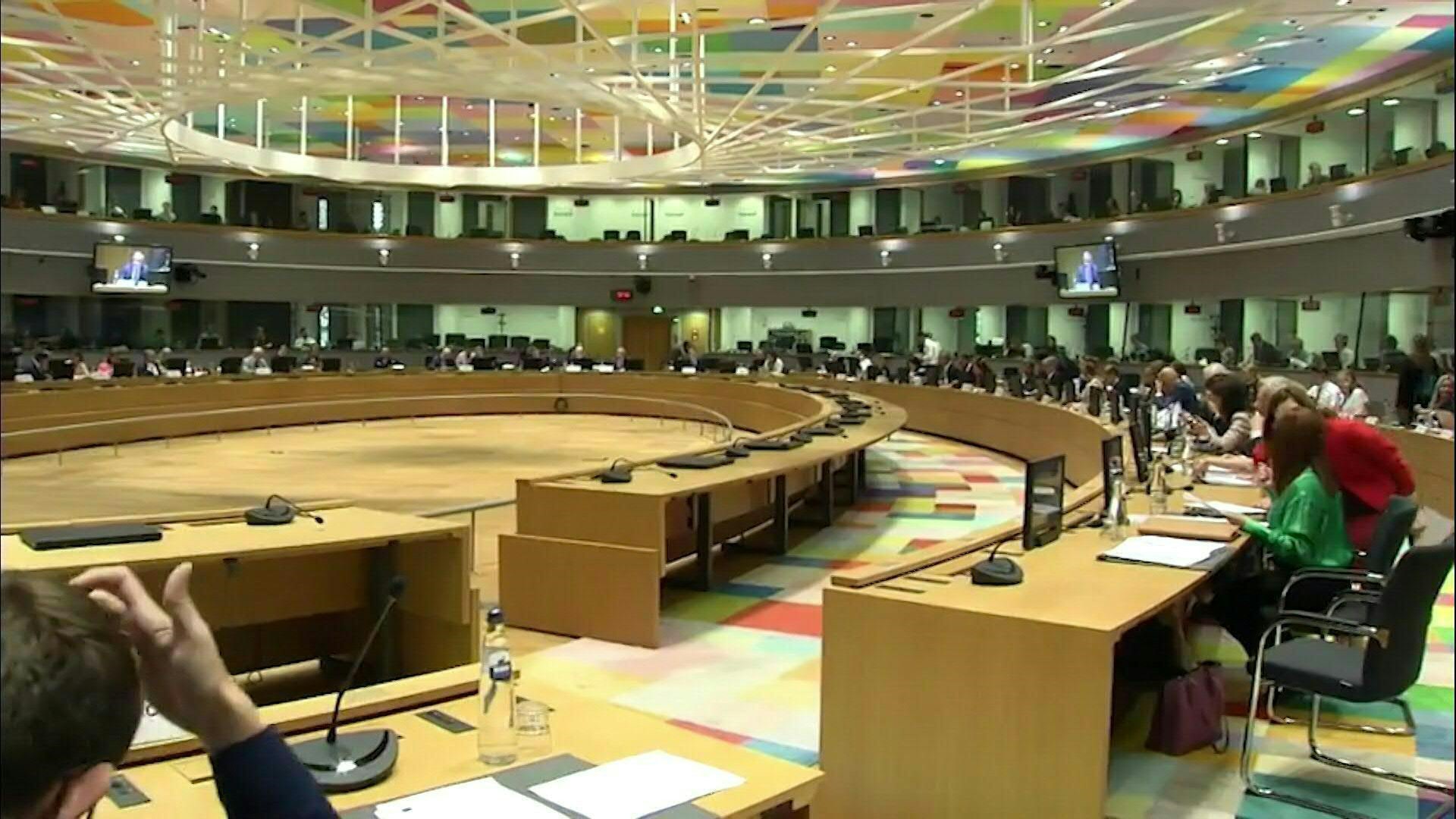 La ANMAT prohibió la venta de un alcohol sanitizante y de productos capilares por ser un riesgo para la salud 