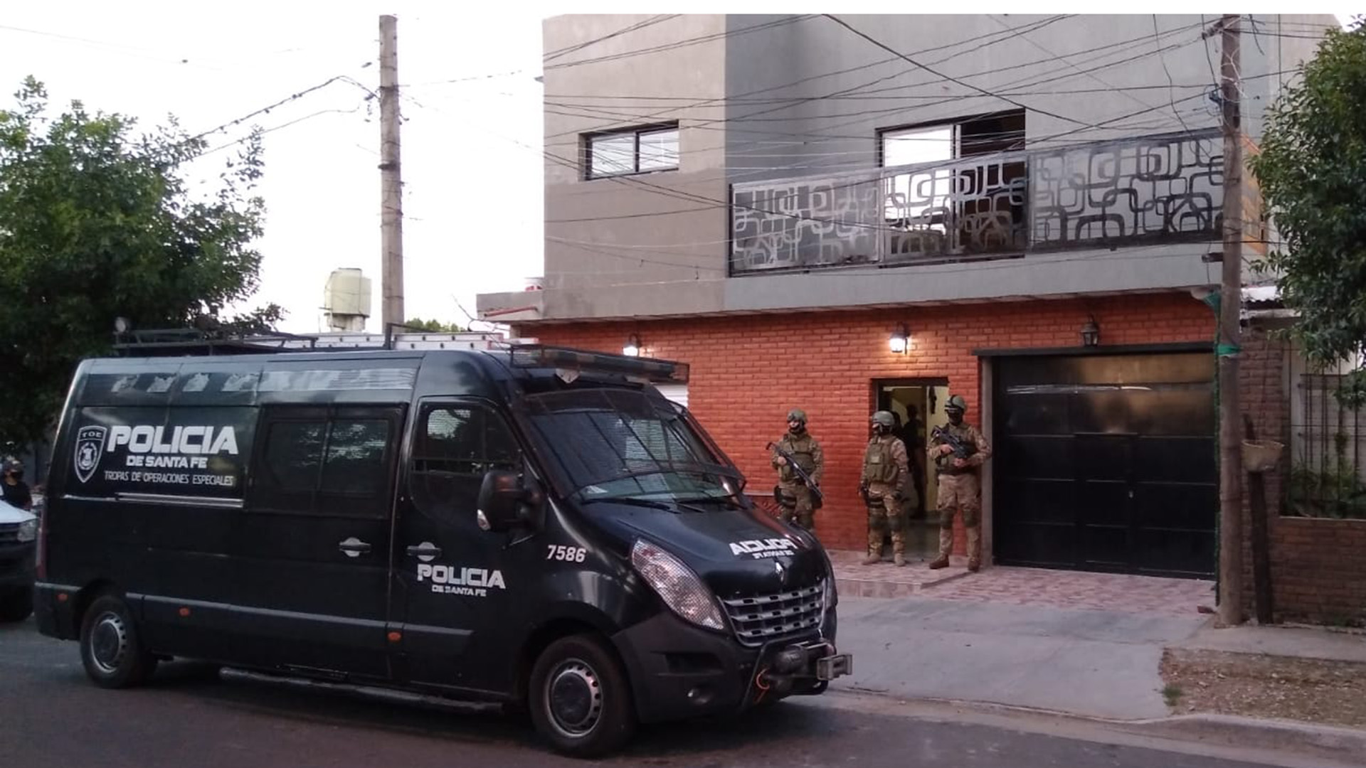 En Rosario se llevaron a cabo operativos en varias viviendas 
