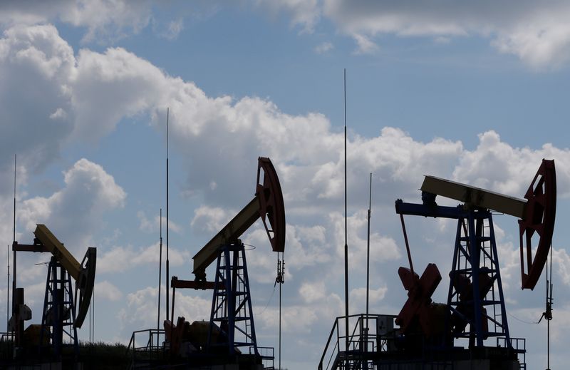 El campo petrolero Ashalchinskoye, propiedad del productor de petróleo ruso Tatneft, cerca de Almetyevsk, en la República de Tatarstán, Rusia (REUTERS/Sergei Karpukhin/Archivo)