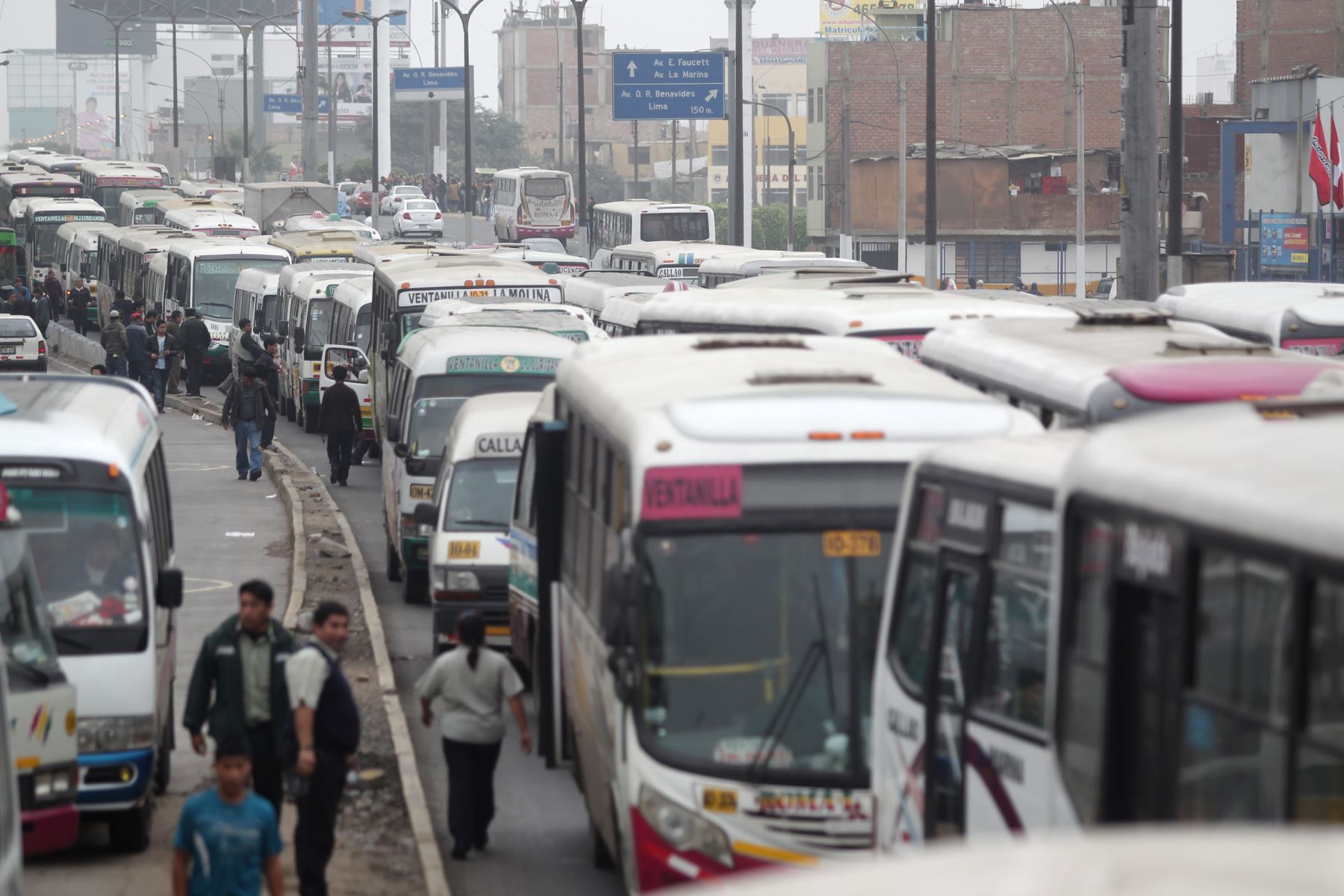 Vecinos preocupados por cierre de Avenida Elmer Faucett.