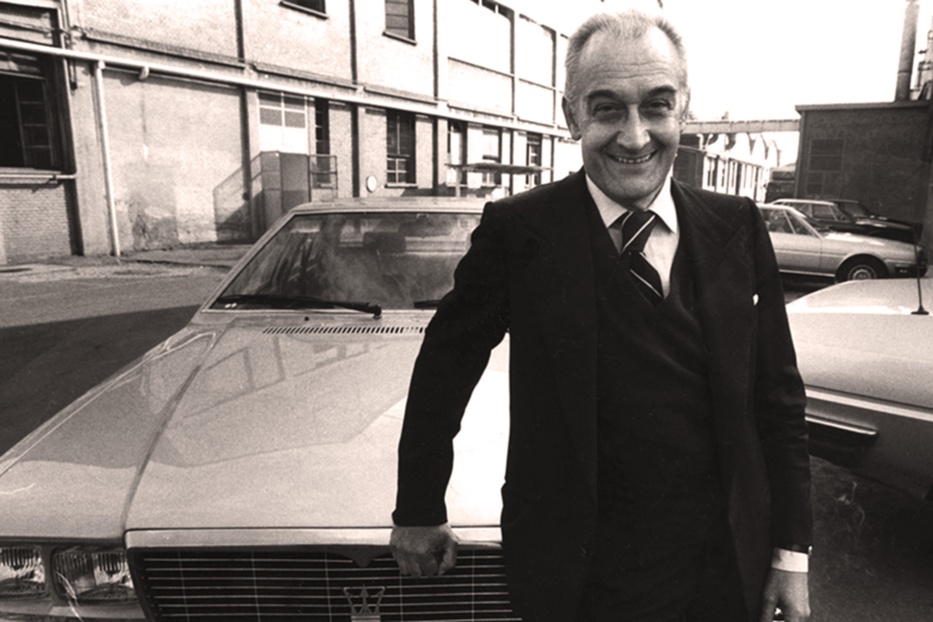 Alejandro De Tomaso empezó en Italia con los hermanos Maserati, y años después les compró parte de la empresa para salvarlos de la quiebra