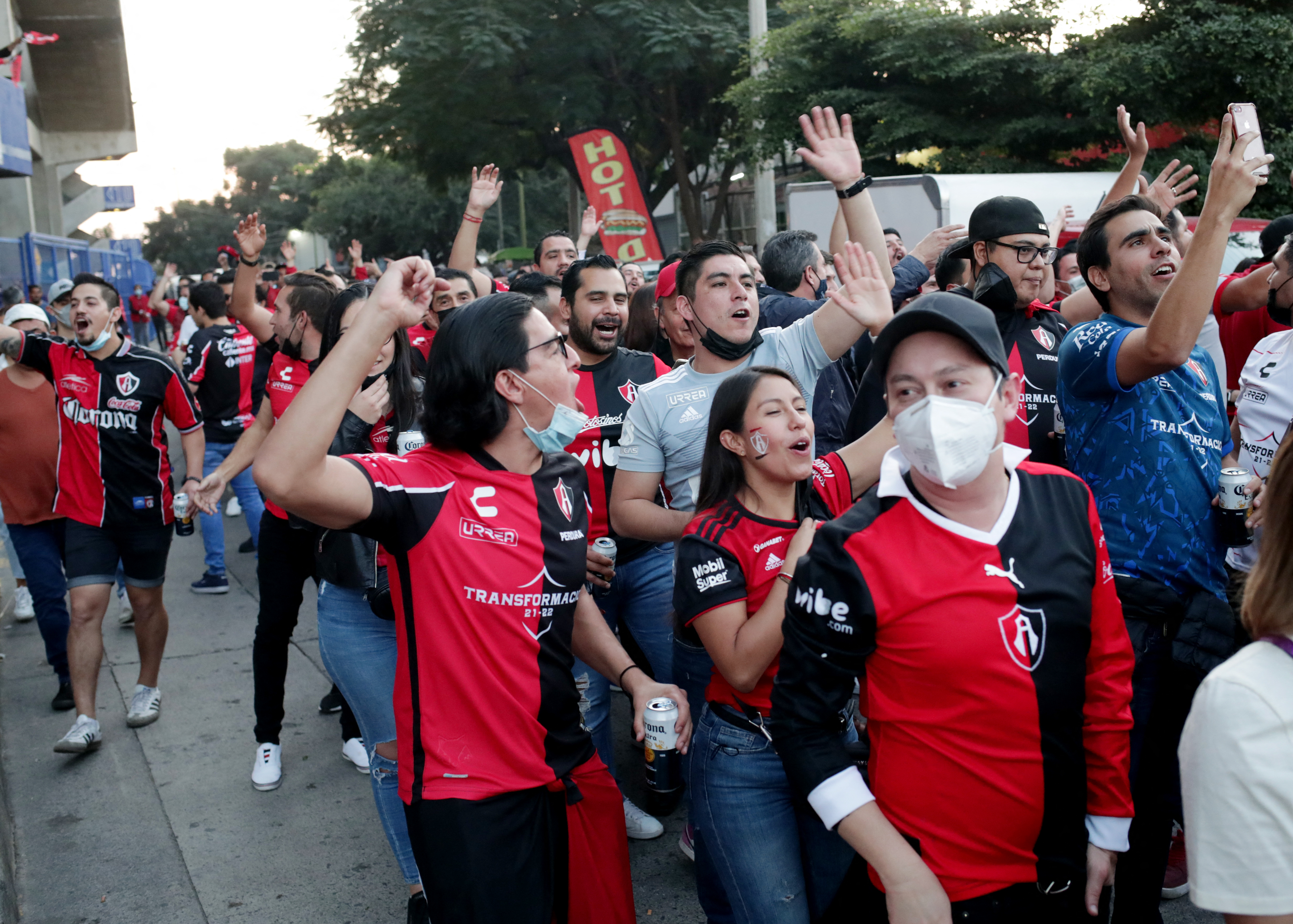 De euforia a la confusión: el peculiar recibimiento de la afición al Atlas  en Jalisco - Infobae