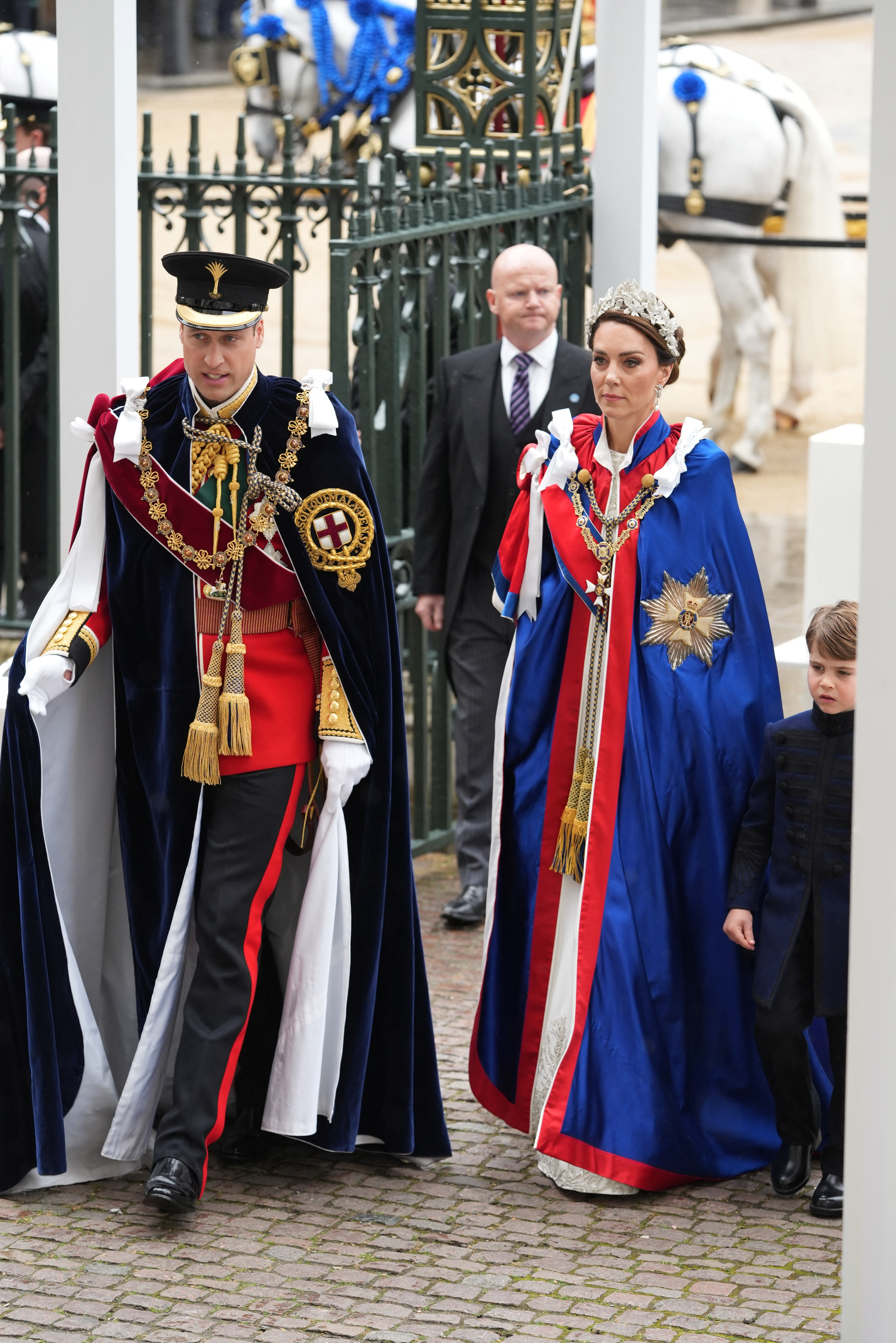Los príncipes William y Kate arribaron con sus vestidos reales a la gran ceremonia de coronación. ( Dan Charity/Pool via REUTERS)