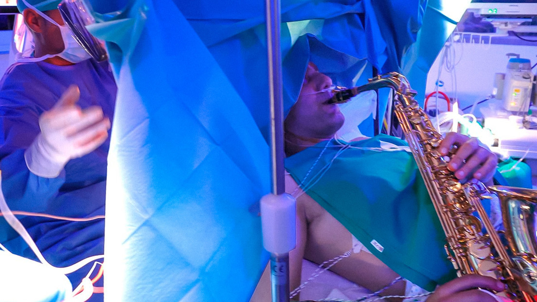 Un músico tocó el saxofón mientras era operado de un tumor en el cerebro