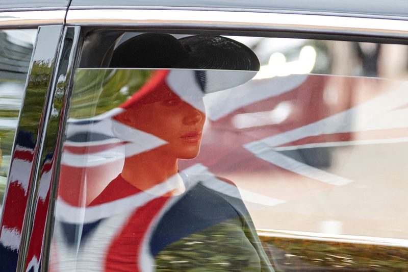 La duquesa de Sussex asiste al funeral y entierro de estado de la reina Isabel  (Reuters)