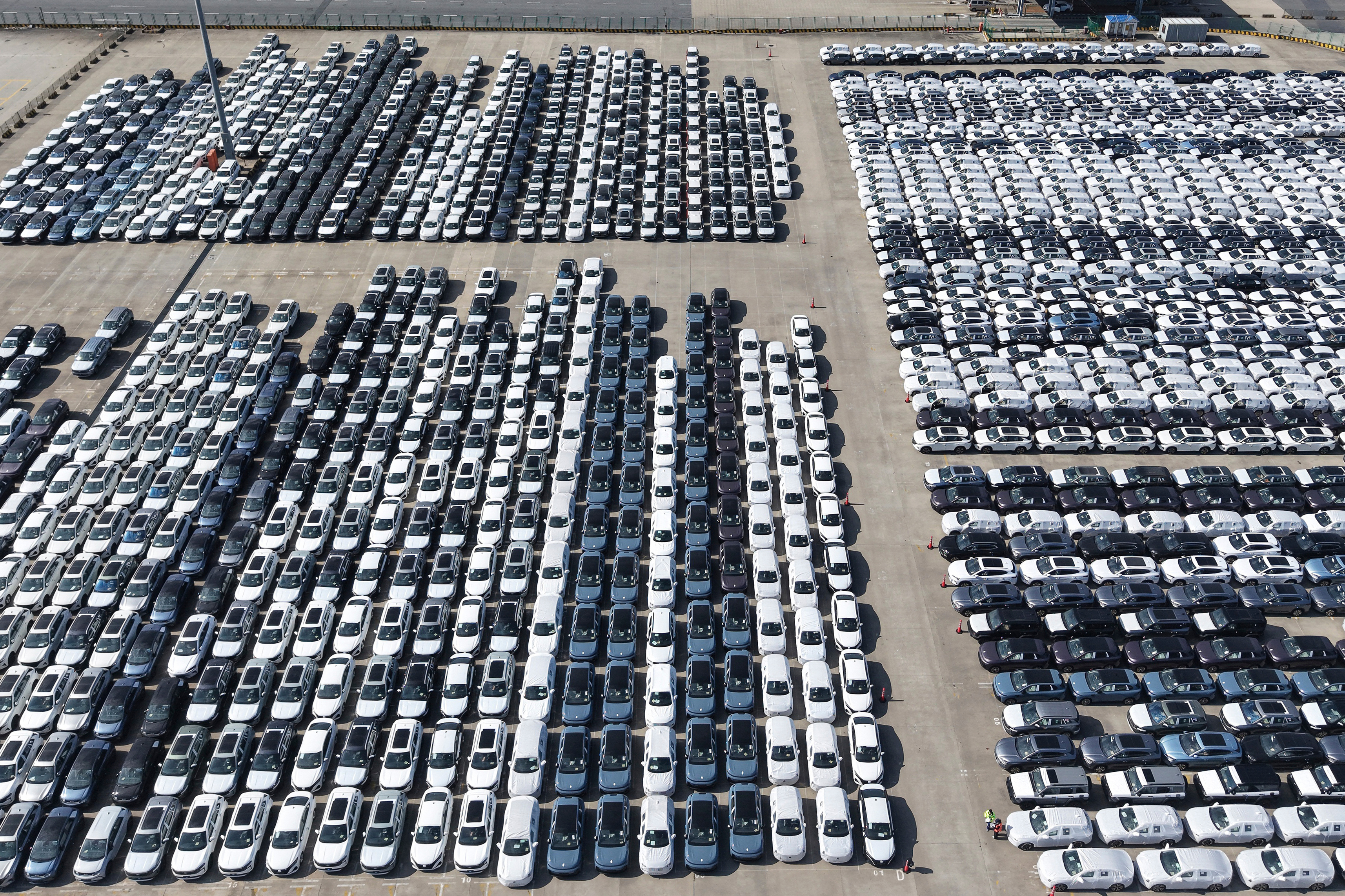 Importaci&oacute;n de autos h&iacute;bridos y el&eacute;ctricos: cu&aacute;ndo se abrir&aacute; el cupo de 2027 y qu&eacute; cambios podr&iacute;an hacerse 