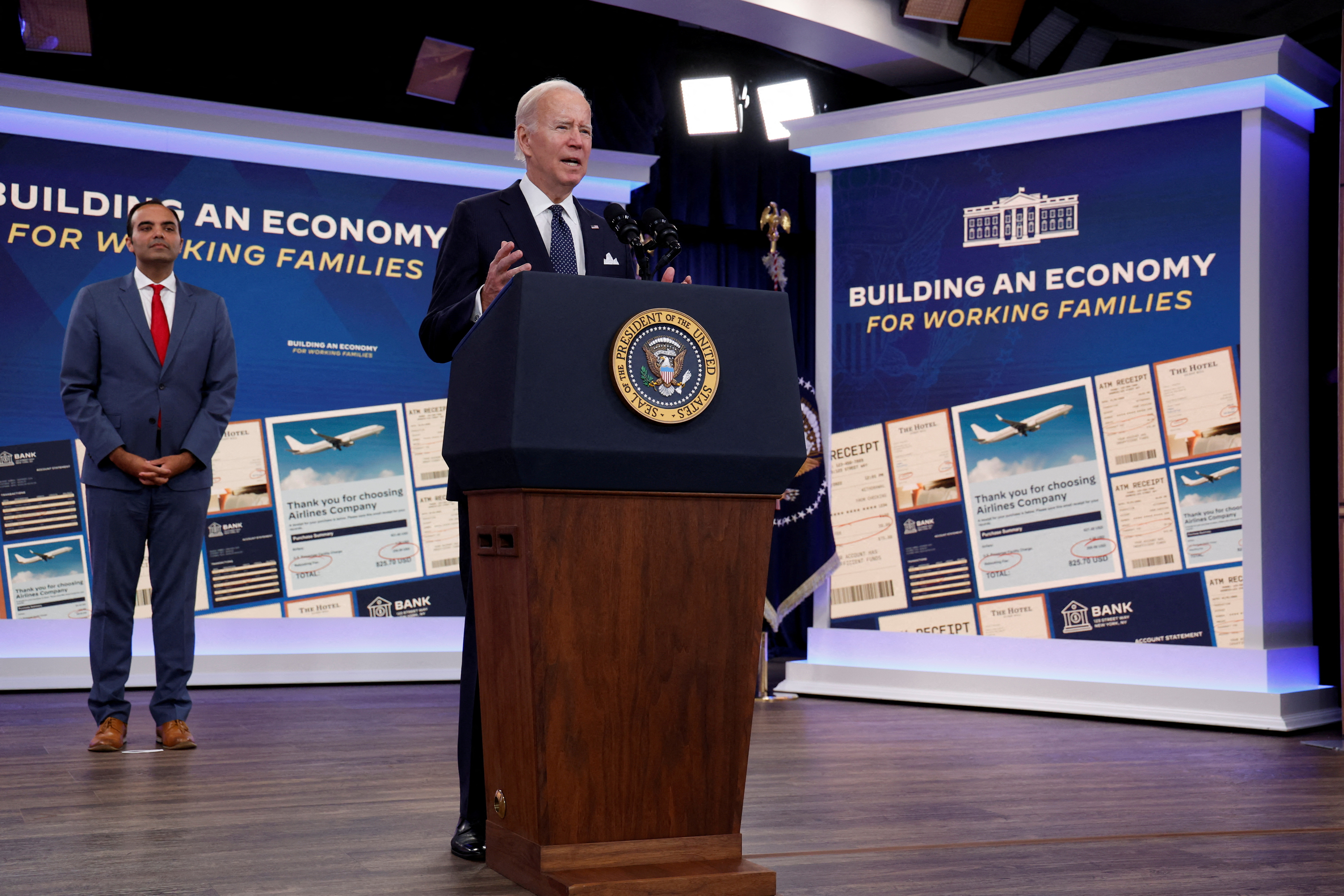 El presidente Joe Biden habla en el auditorio de la Casa Blanca (REUTERS/Jonathan Ernst)