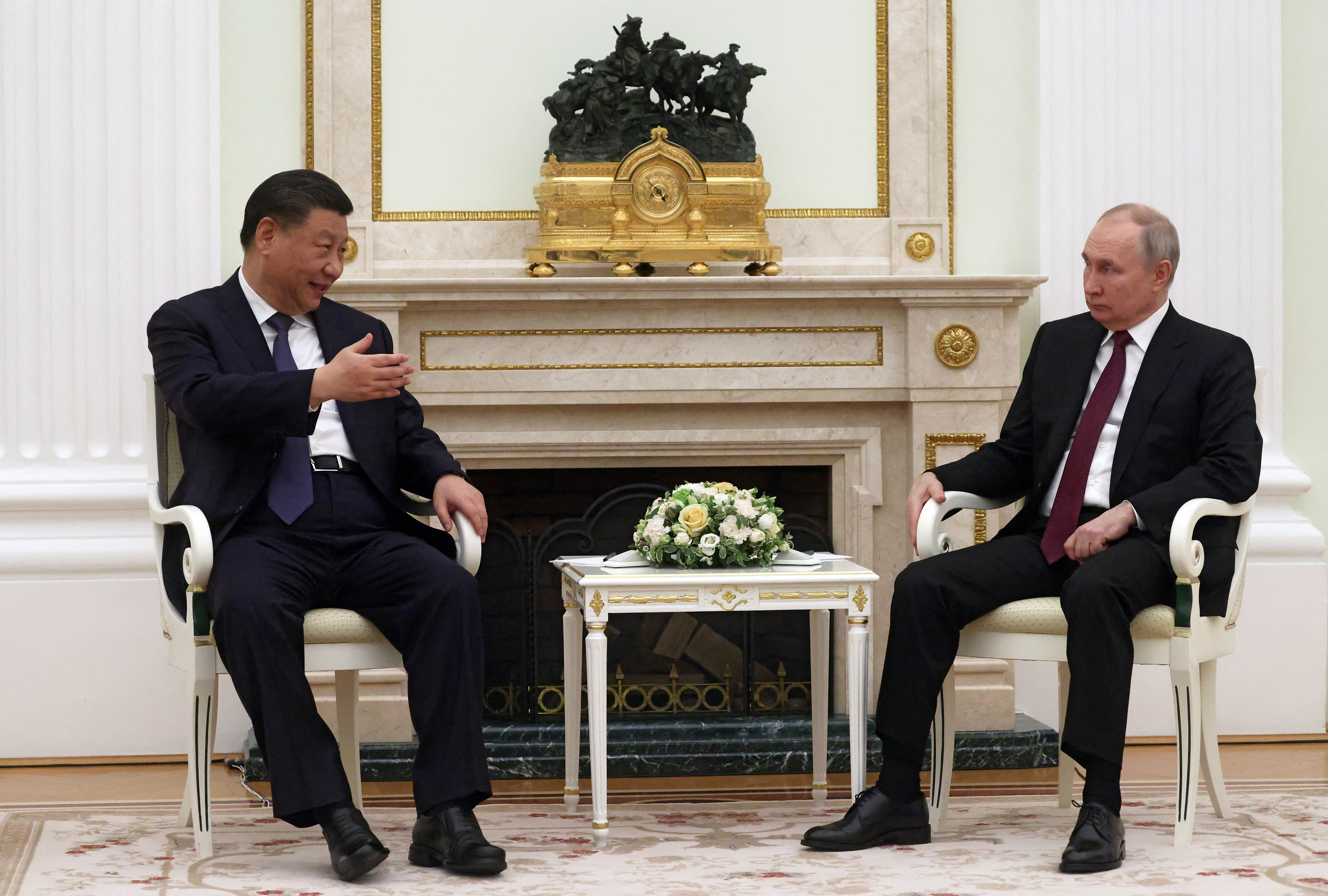Xi Jinping le manifestó a Putin que “la mayoría de los países apoya que se alivien las tensiones” en Ucrania. (Sputnik/Sergei Karpukhin/Pool via REUTERS)