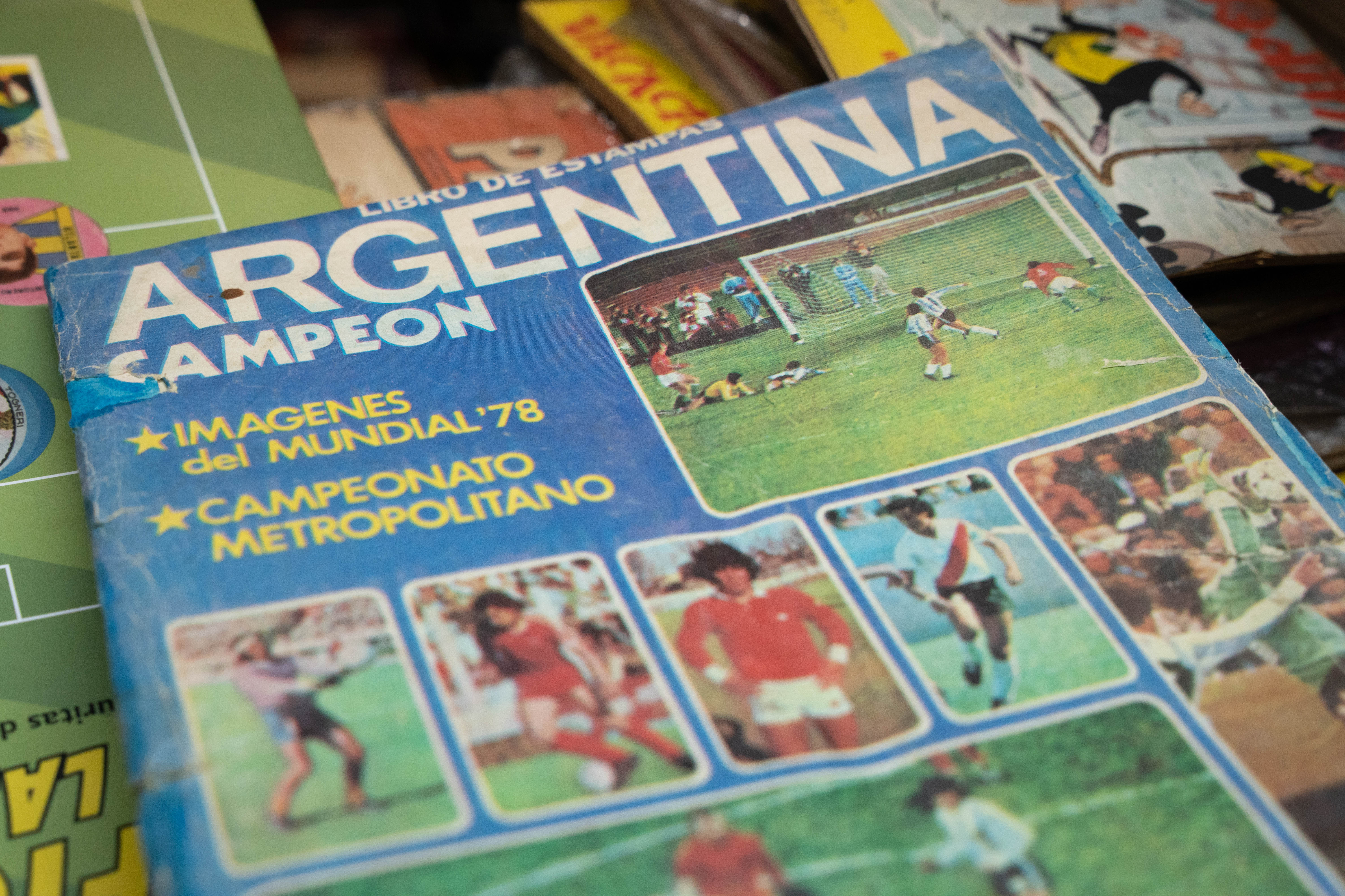 Álbum con figuritas de Argentina campeón en el Mundial 1978