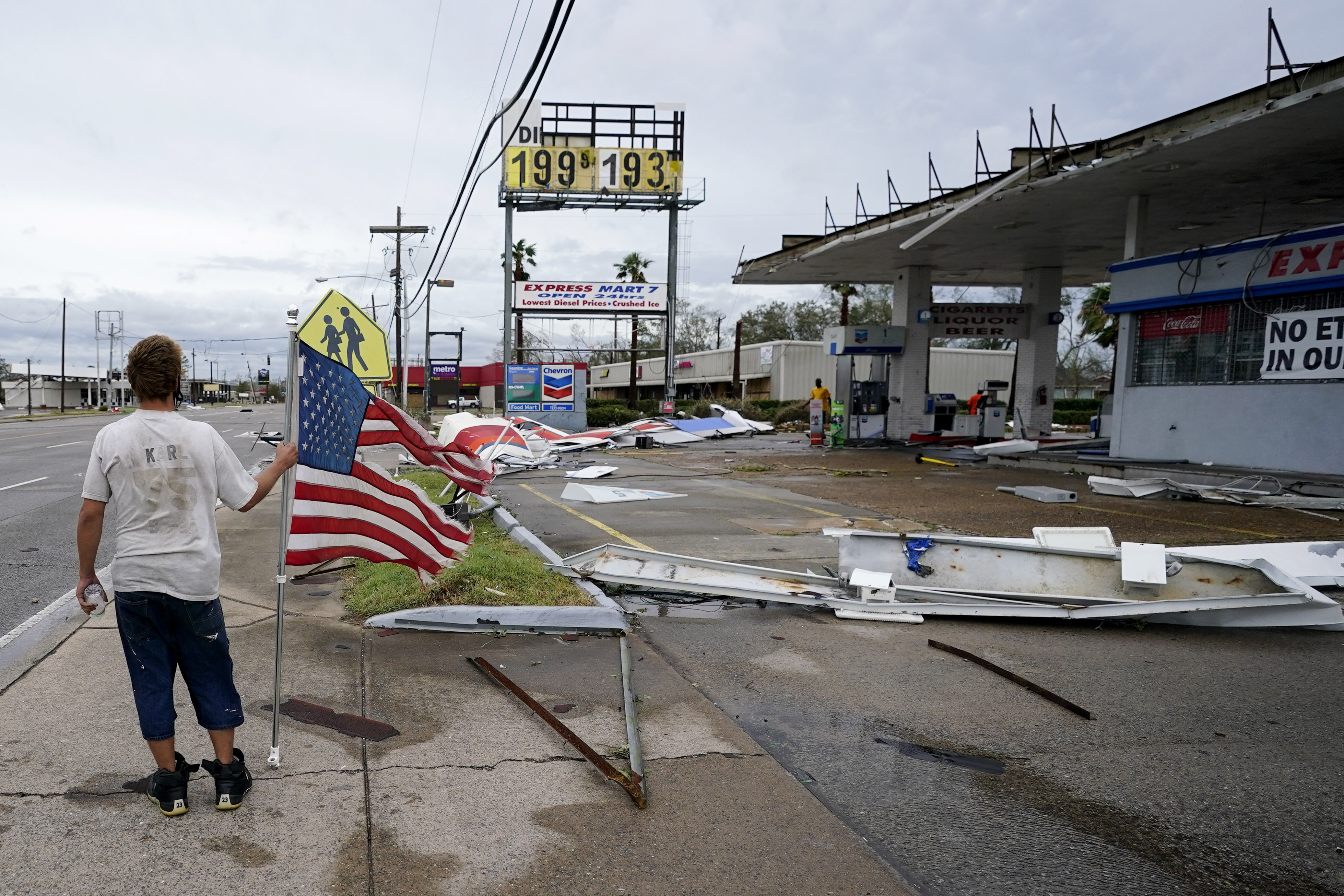Destrozos en Lake Charles, Louisiana, tras el paso del huracán Laura (AP)