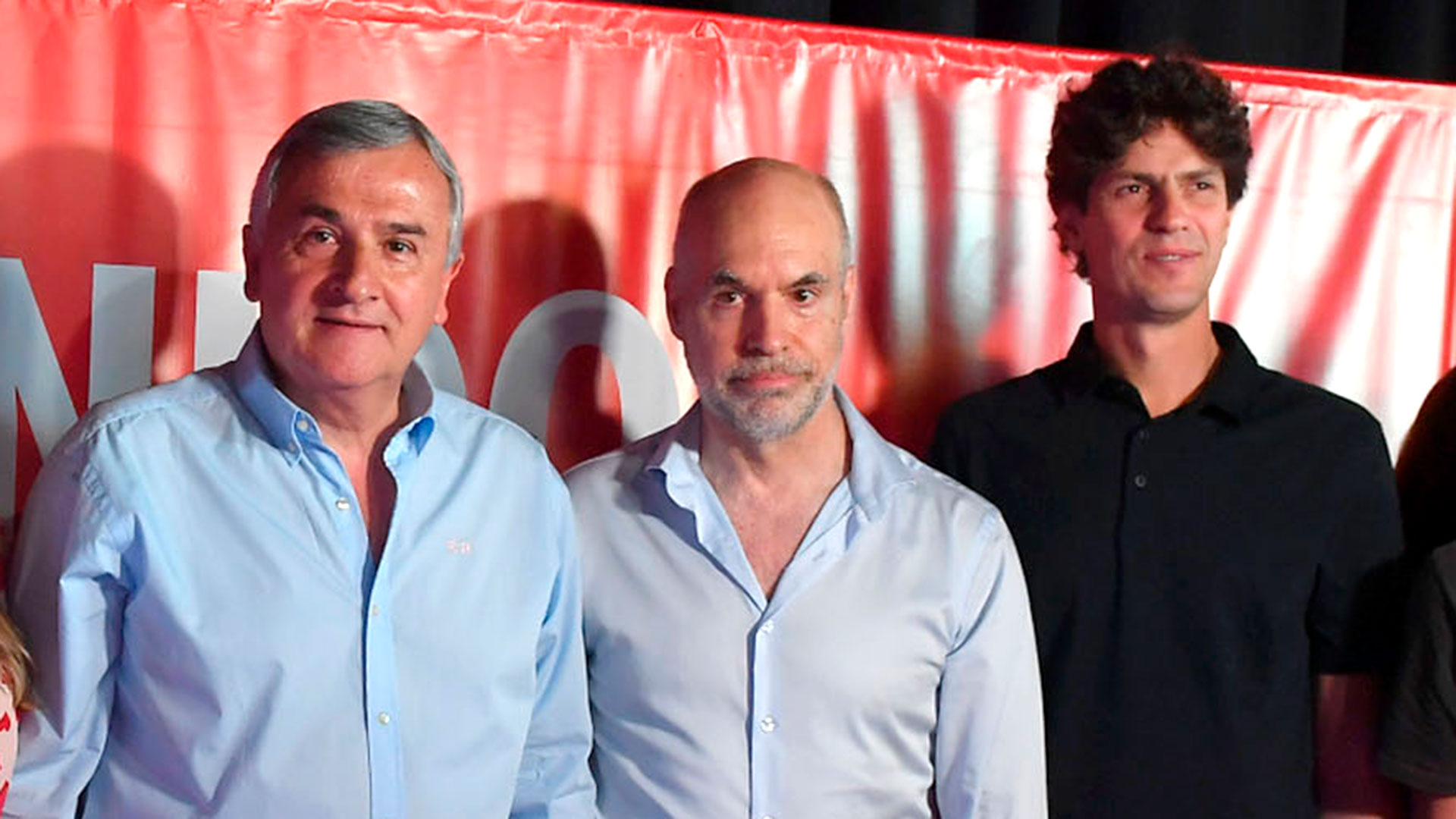 Unity sign.  Gerardo Morales, Horacio Rodríguez Larreta and Martín Lousteau coincide in the act of the UCR for the 39th anniversary of the return to democracy.  (Maximilian Moon)