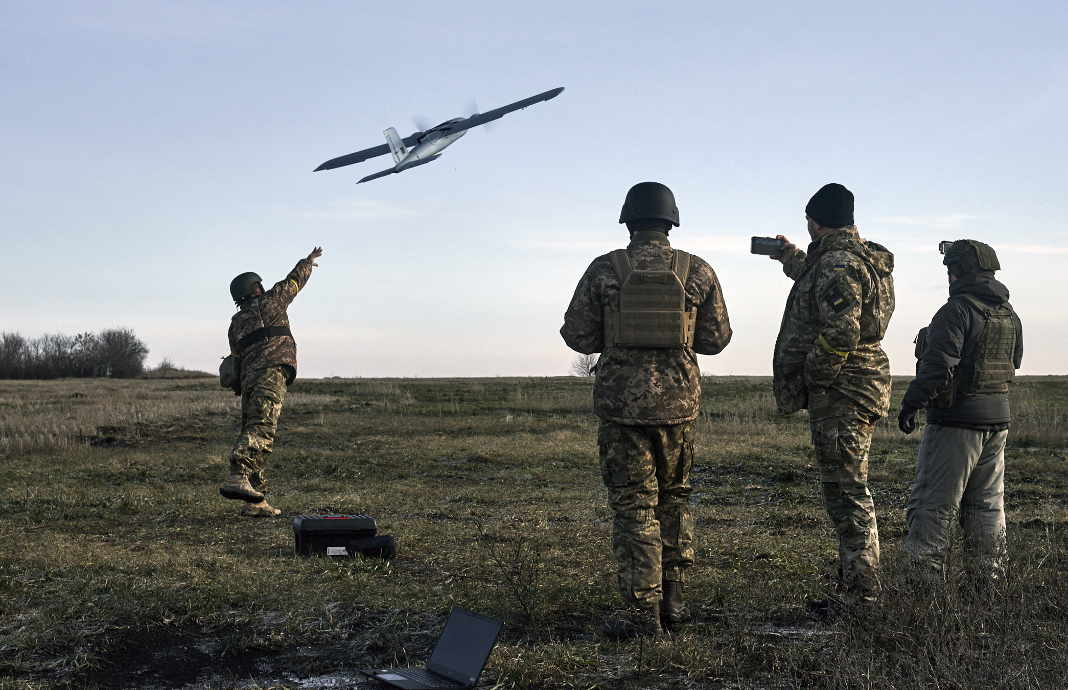 La propuesta, realizada la semana pasada por Linden Blue, director ejecutivo de la compañía al agregado de Defensa ucraniano en Washington, también incluiría la instalación de una estación de control en tierra para operar los drones. (AP)
