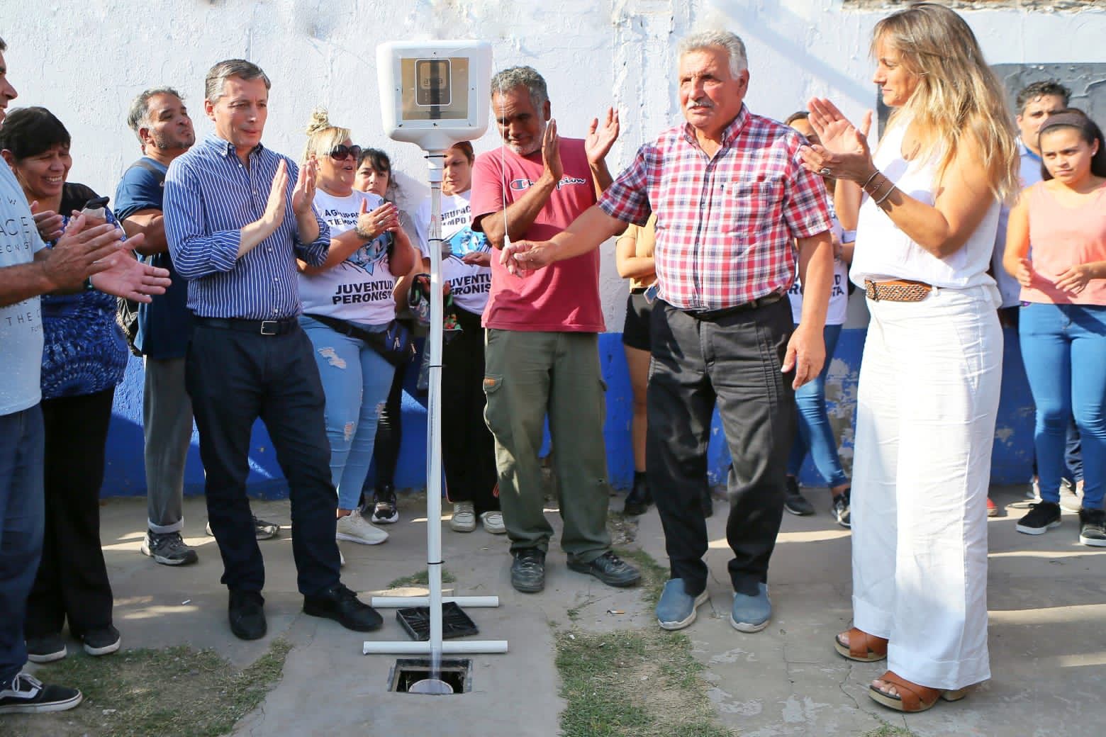 La titular de AySA, Malena Galmarini, inauguró la ampliación de la red cloacal de Esteban Echeverría