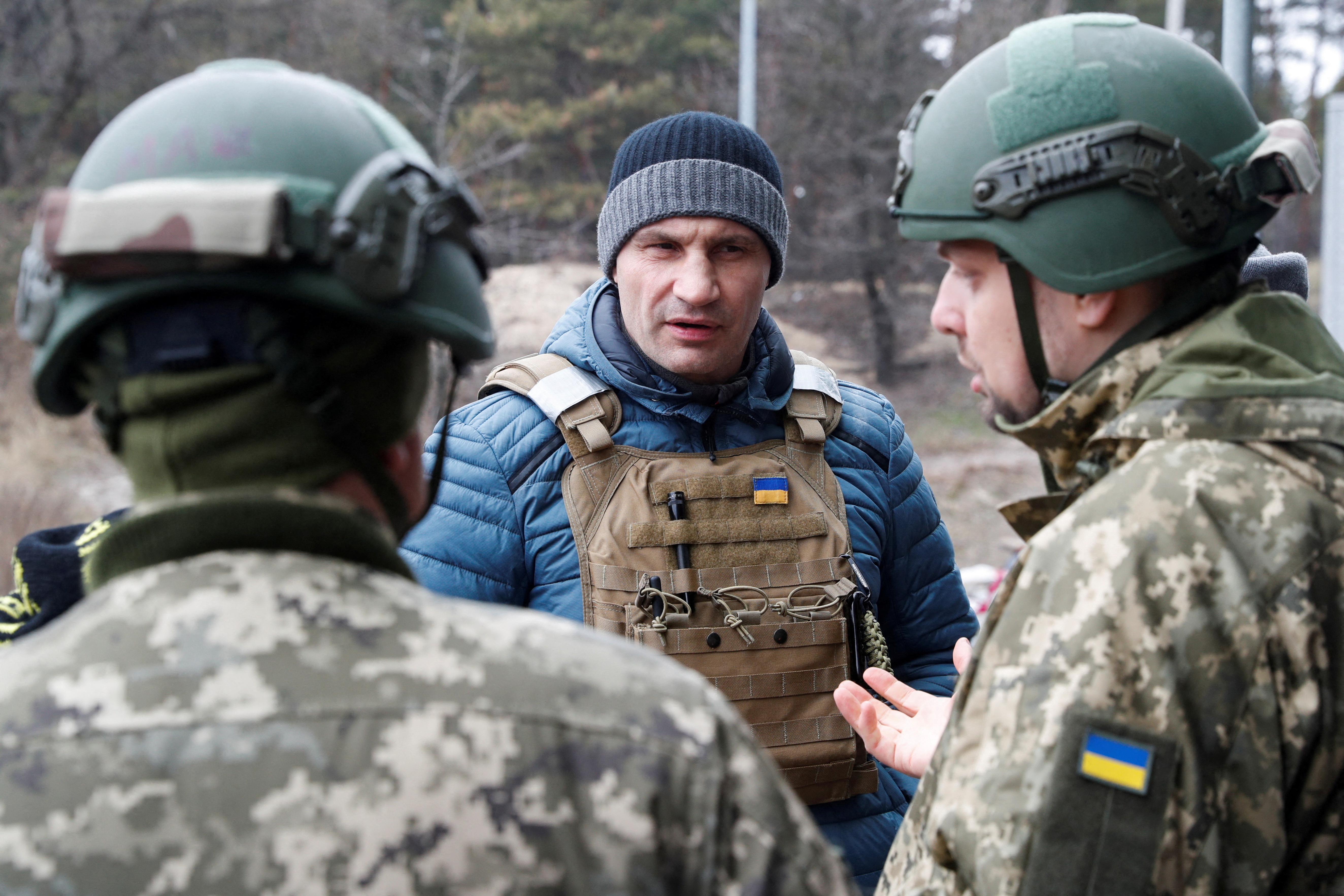 FILE PHOTO: Mayor of Kyiv Vitali Klitschko visits a checkpoint of the Ukrainian Territorial Defence Forces, as Russia's invasion of Ukraine continues, in Kyiv, Ukraine March 6, 2022. REUTERS/Valentyn Ogirenko/File Photo