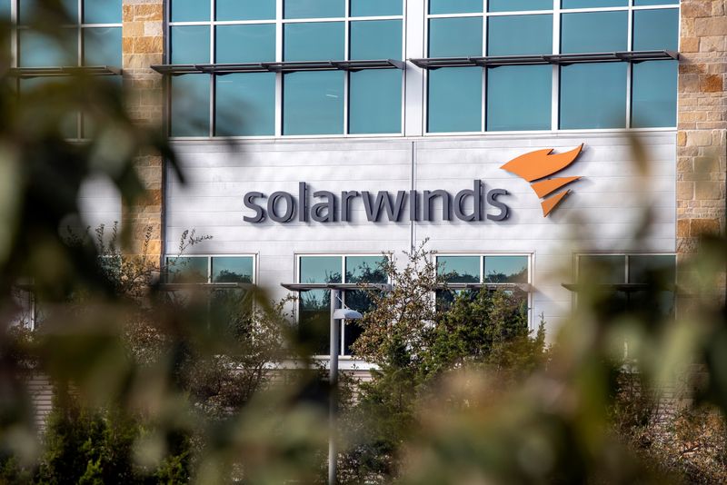El logo de SolarWinds se ve fuera de su sede en Austin, Texas, Estados Unidos. 18 de diciembre de 2020 (Reuters/ Sergio Flores)