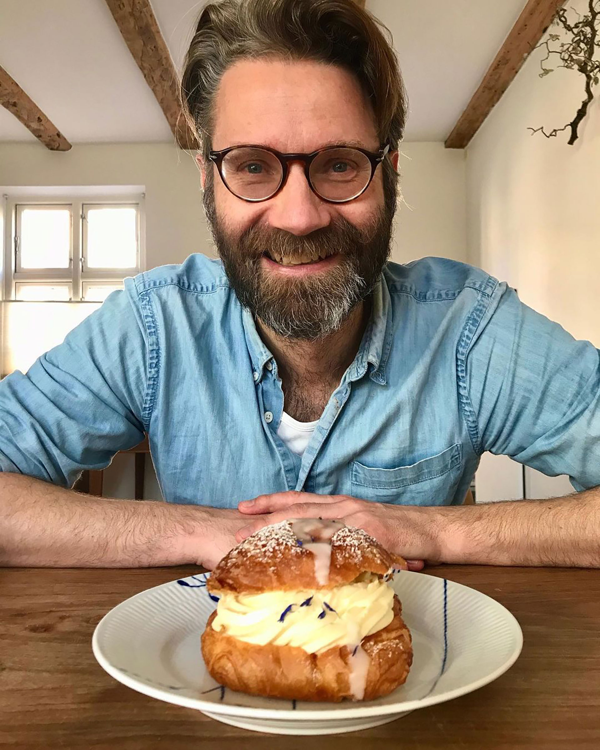 El investigador celebró con un posteo en Instagram los 10 años de su instituto con un dulce tentador