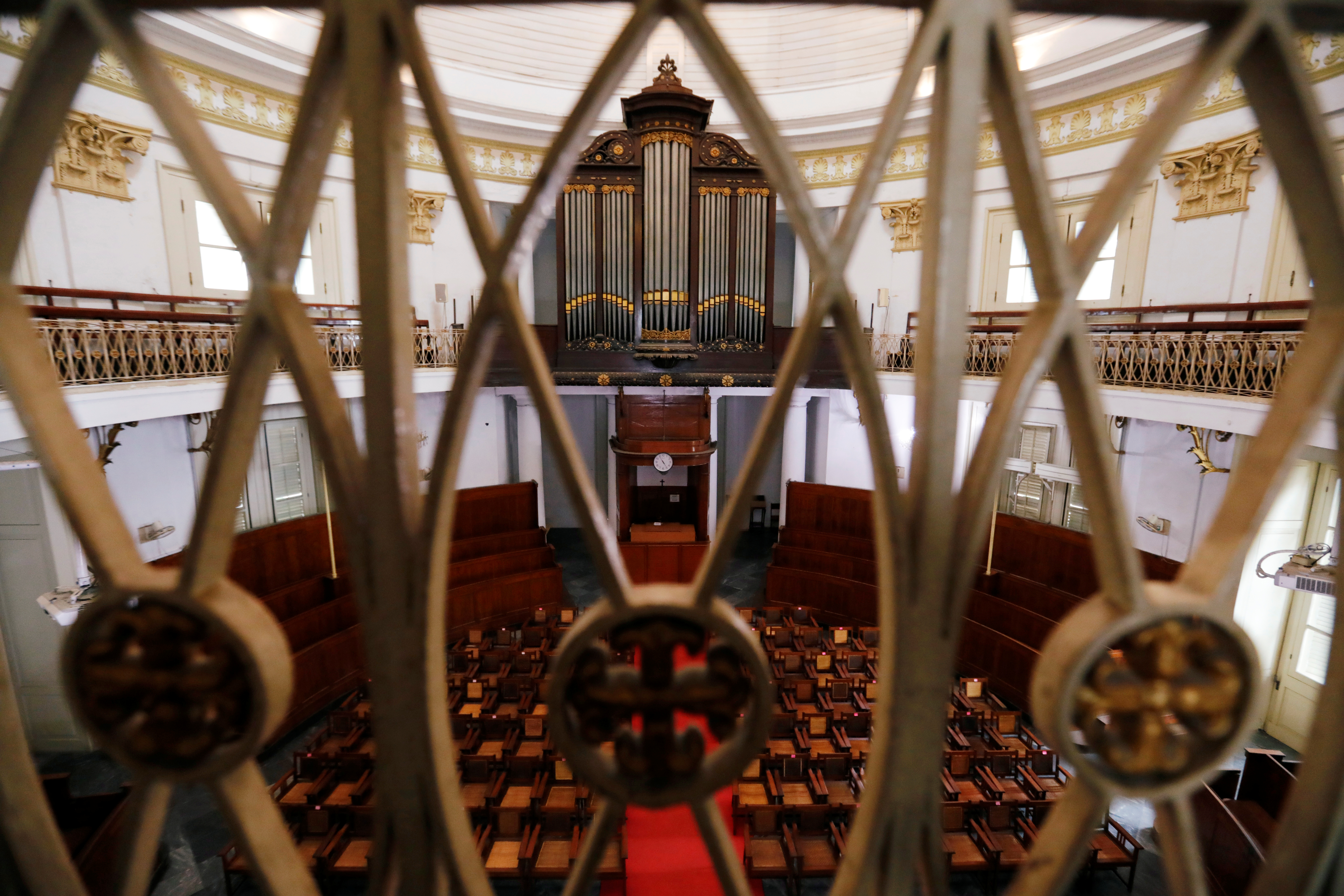 Un templo vacío y cerrado en Jakarta durante el confinamiento en Indonesia (REUTERS/Willy Kurniawan)