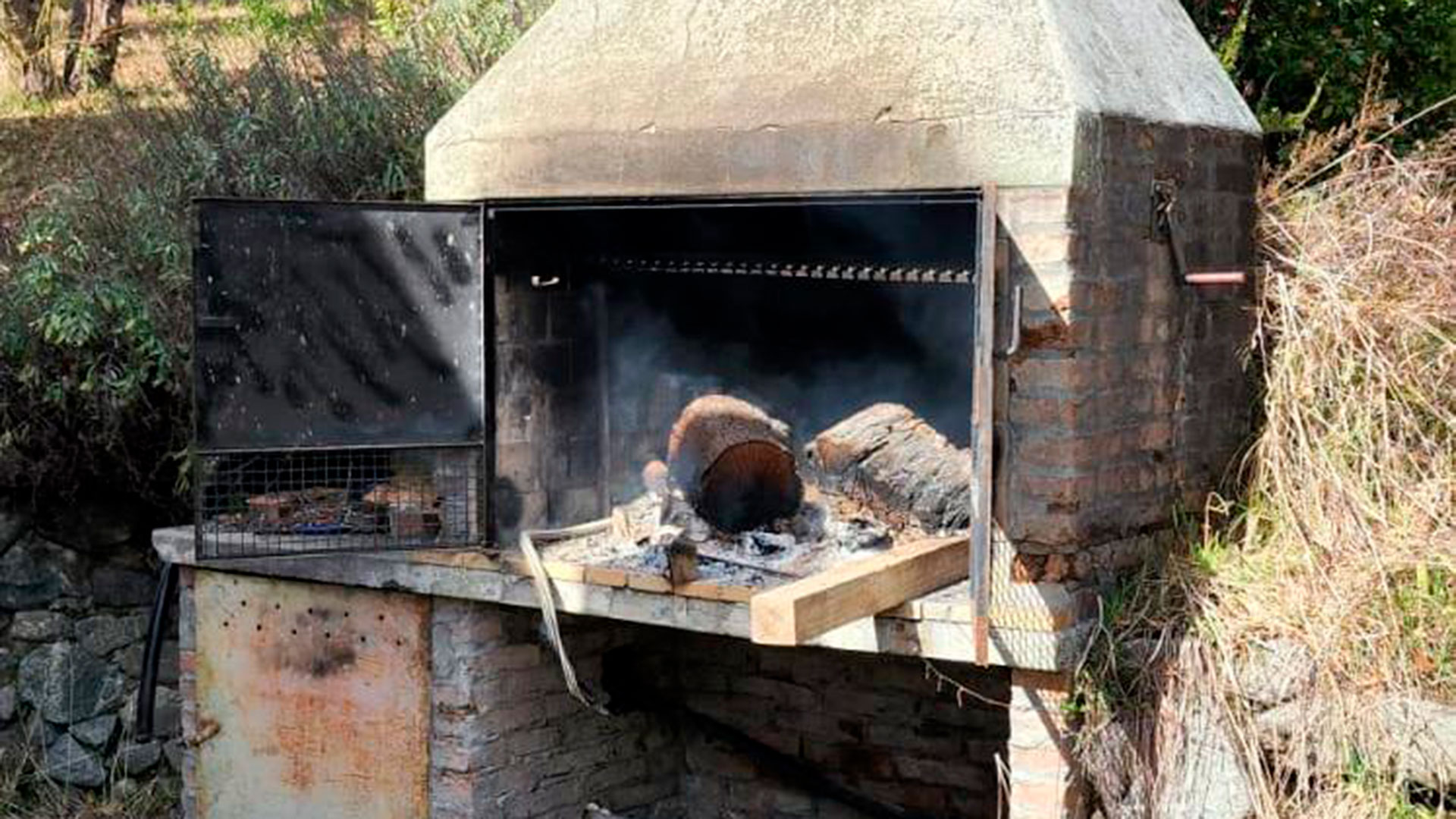 La existencia de fogones encendidos, que los mapuches utilizan para marcar su presencia, es un elemento "fundamental" para constatar que el lugar es habitado por mapuches
