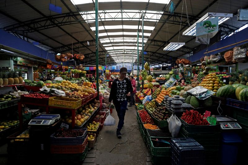 Frutas frescas, cebollas y papas negras bajaron de precio en mayo y ayudarían a disminuir la inflación