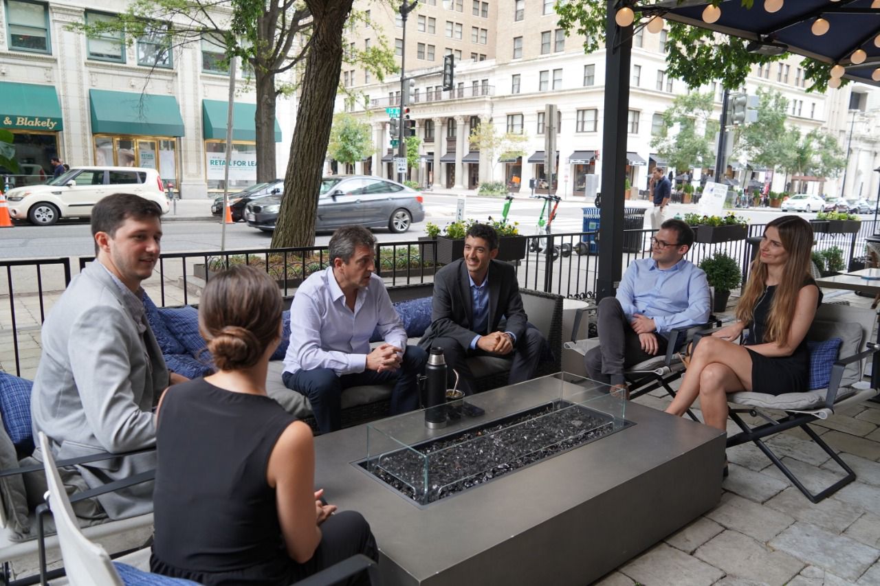 El sábado, Massa dialogó con estudiantes argentinos que viven en Washington