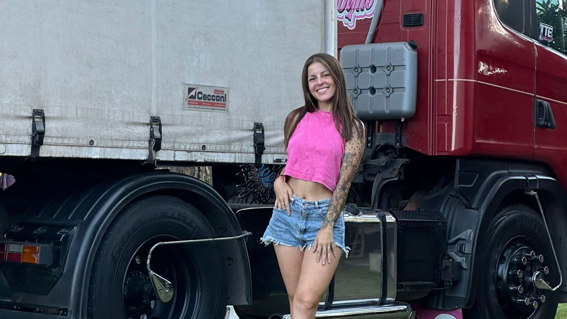 La joven camionera que revela la intimidad de sus viajes en las rutas  argentinas y es furor en TikTok - Infobae