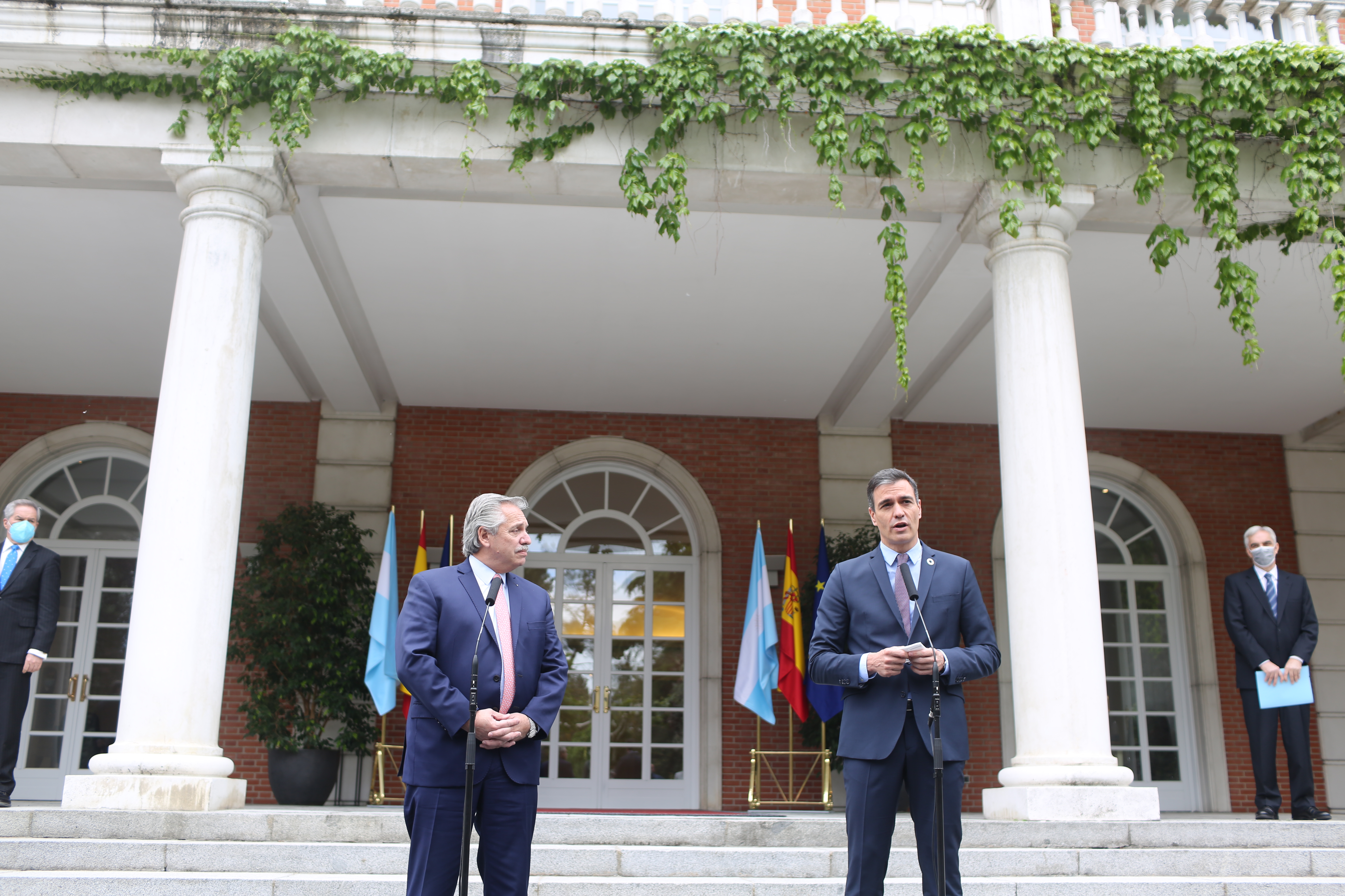 Alberto Fernández y Pedro Sánchez durante un encuentro oficial en el Palacio de la Moncloa