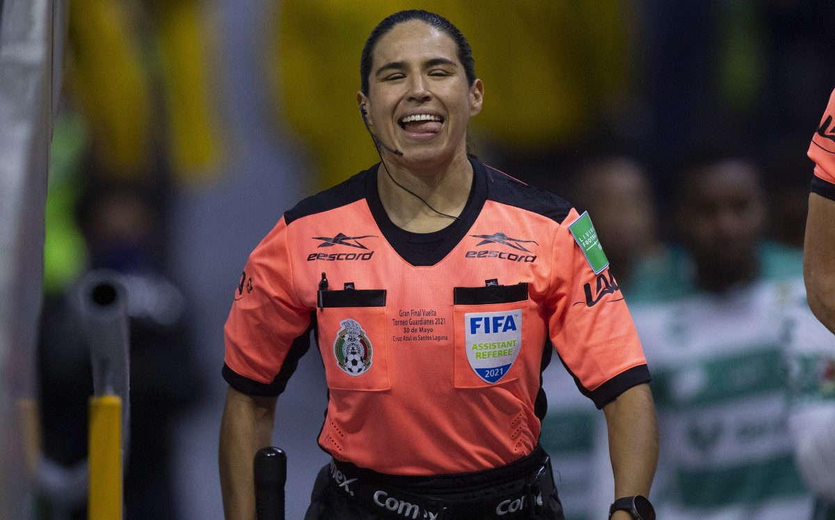 Karen Díaz, primera árbitro mexicana en asistir a una Copa del Mundo. Foto: Mexsport