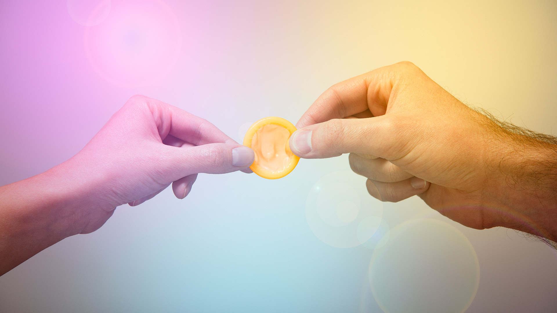 “El preservativo es el único método anticonceptivo que previene las ITS", destacan los especialistas (Getty)