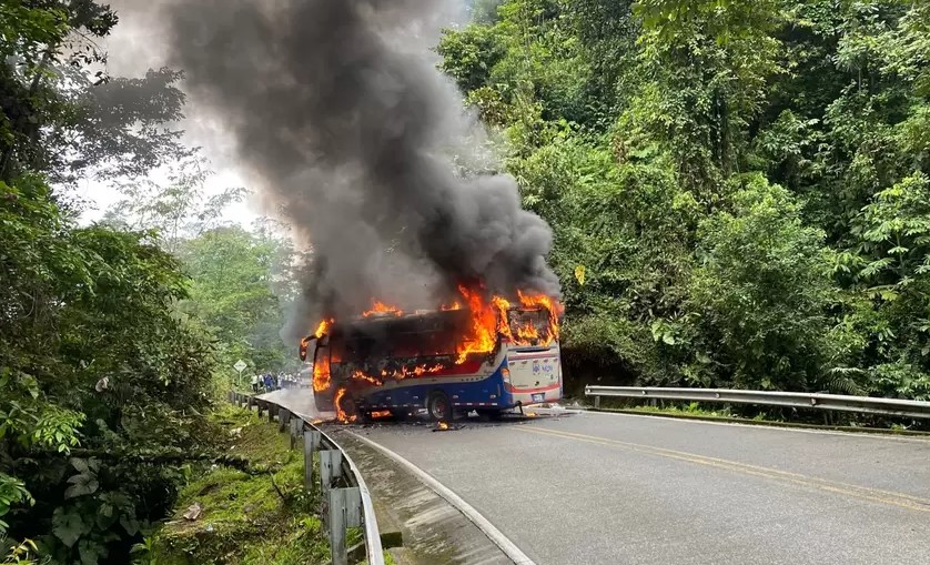 Incineraron otro bus intermunicipal en la vía Risaralda-Chocó