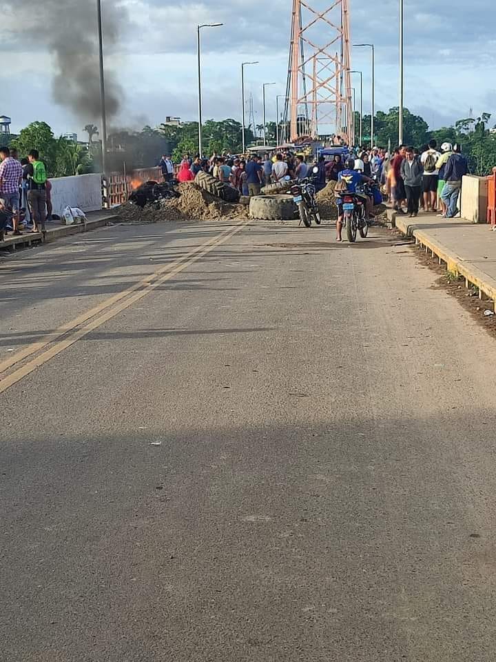 Pobladores de Puerto Maldonado bloquean acceso la región en noveno día de paro nacional