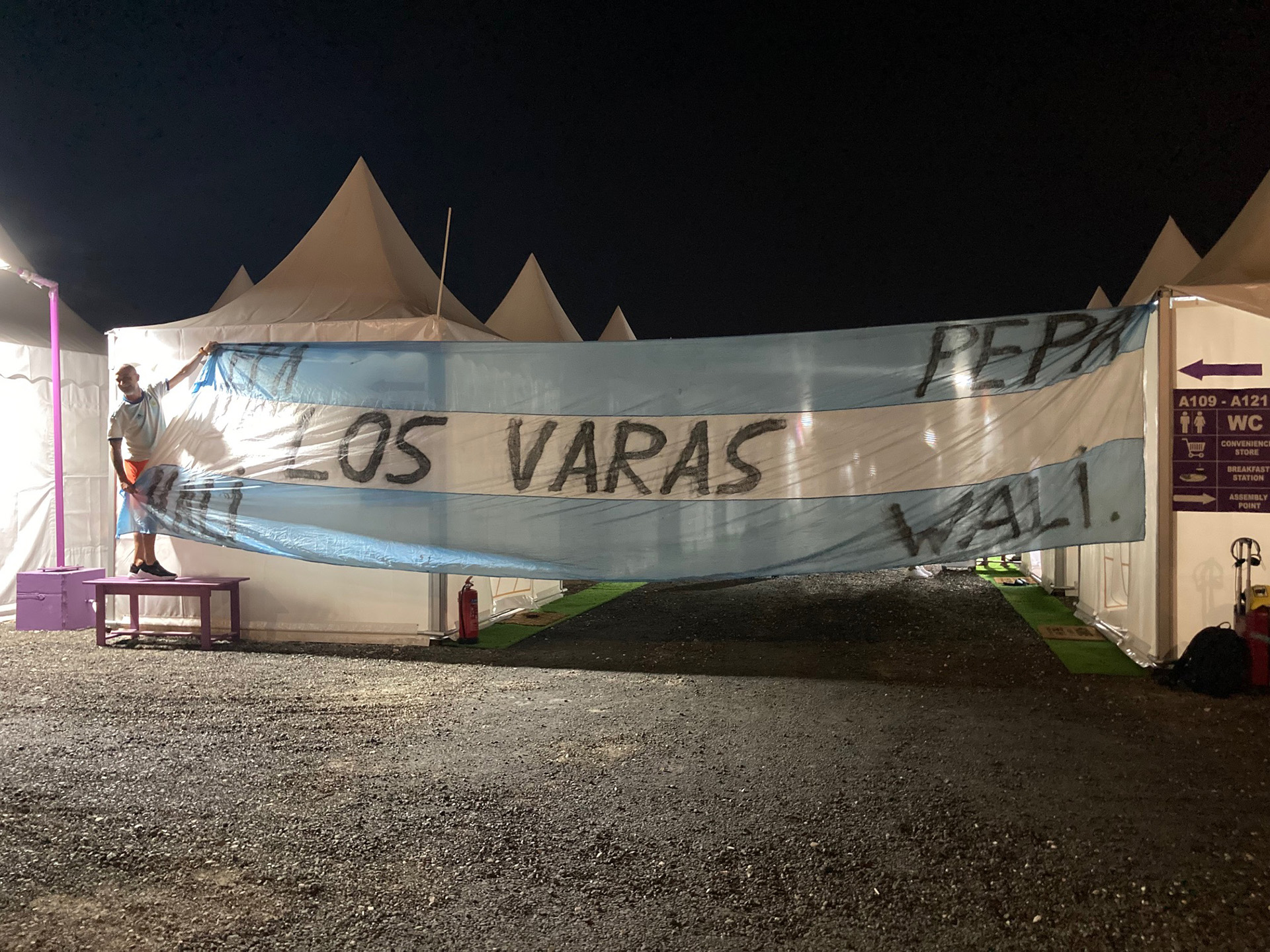 "Los Varas" lucen con orgullo su bandera argentina