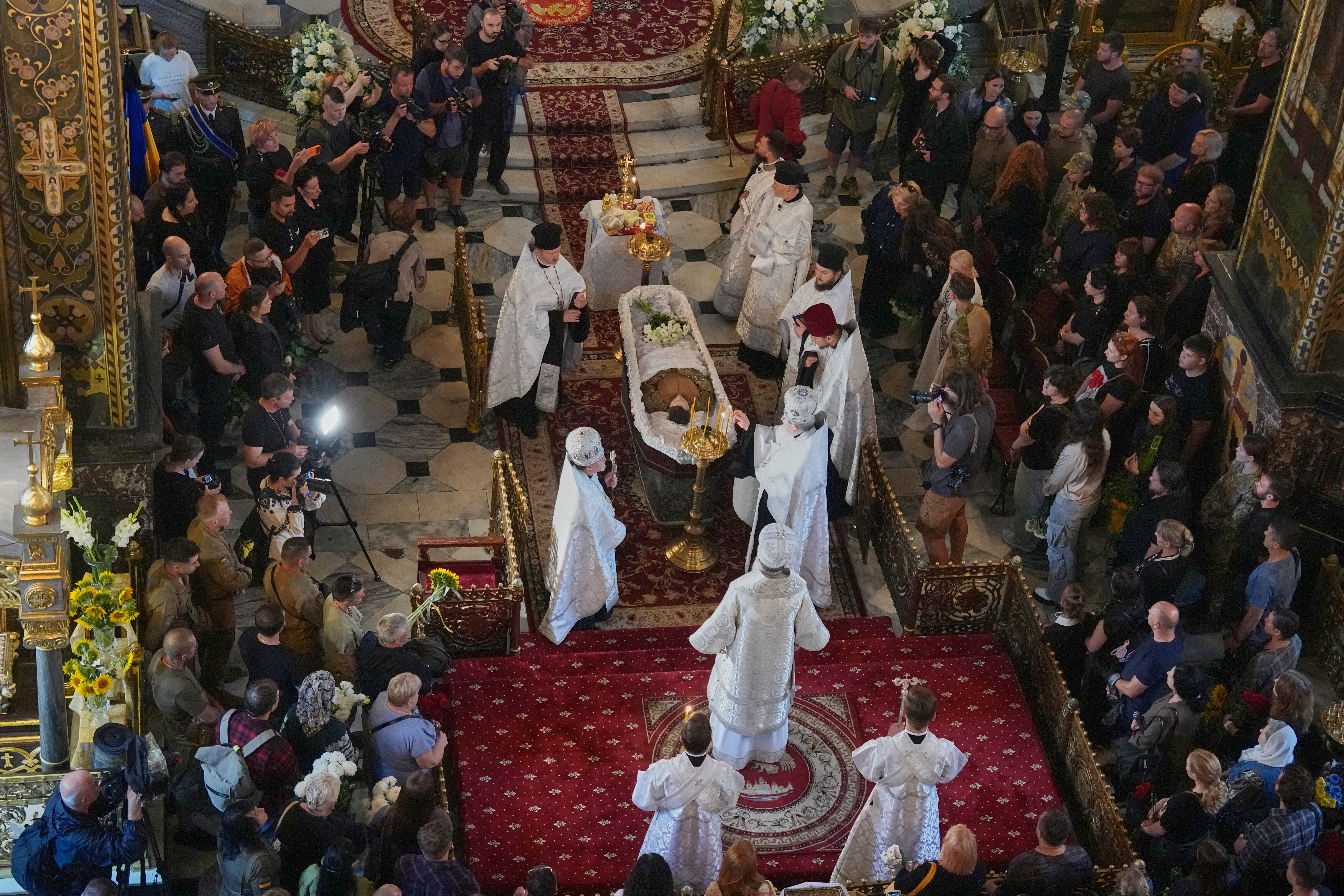 Ucrania rindi&oacute; homenaje al "recolector de almas", que muri&oacute; recuperando cad&aacute;veres de la guerra