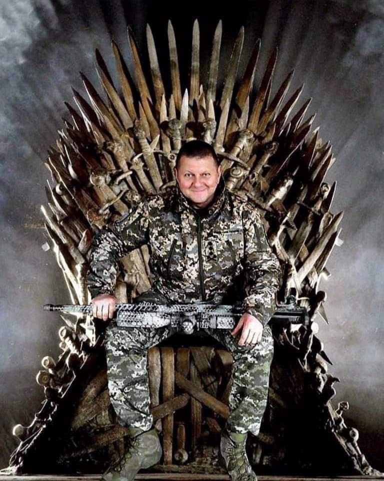 El general Valeriy Zaluzhni de Ucrania personificado como un personaje mitológico de las series de Netflix. Una imagen muy popular en las redes sociales. (Twitter)