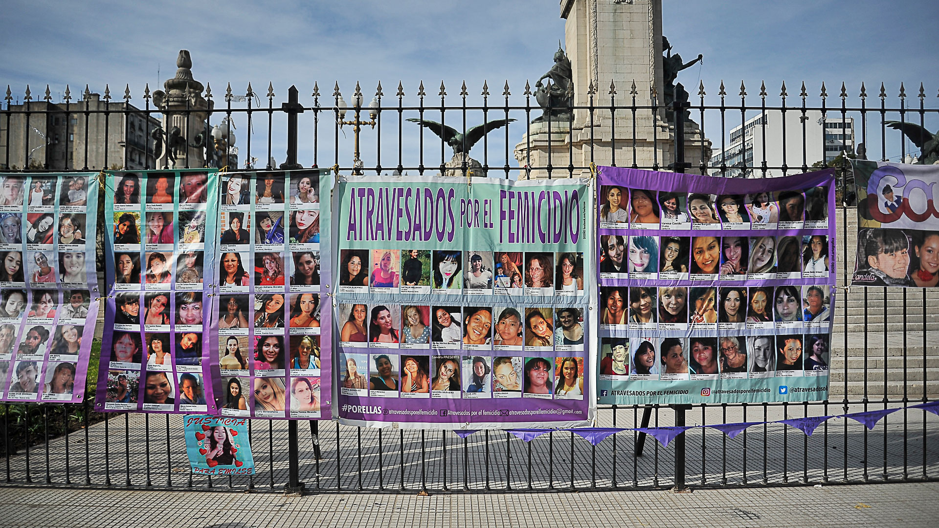 El recuerdo a las víctimas de femicidio en la manifestación realizada frente al Congreso