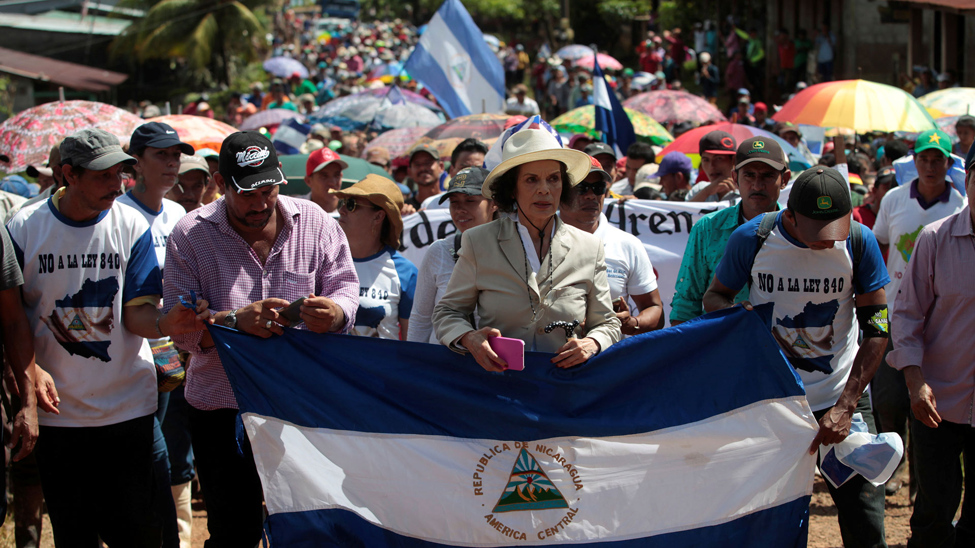 Bianca Jagger, en 2017, acompañando una manifestación de ambientalistas nicaragüenses contra la construcción del canal interoceánico de La Fonseca