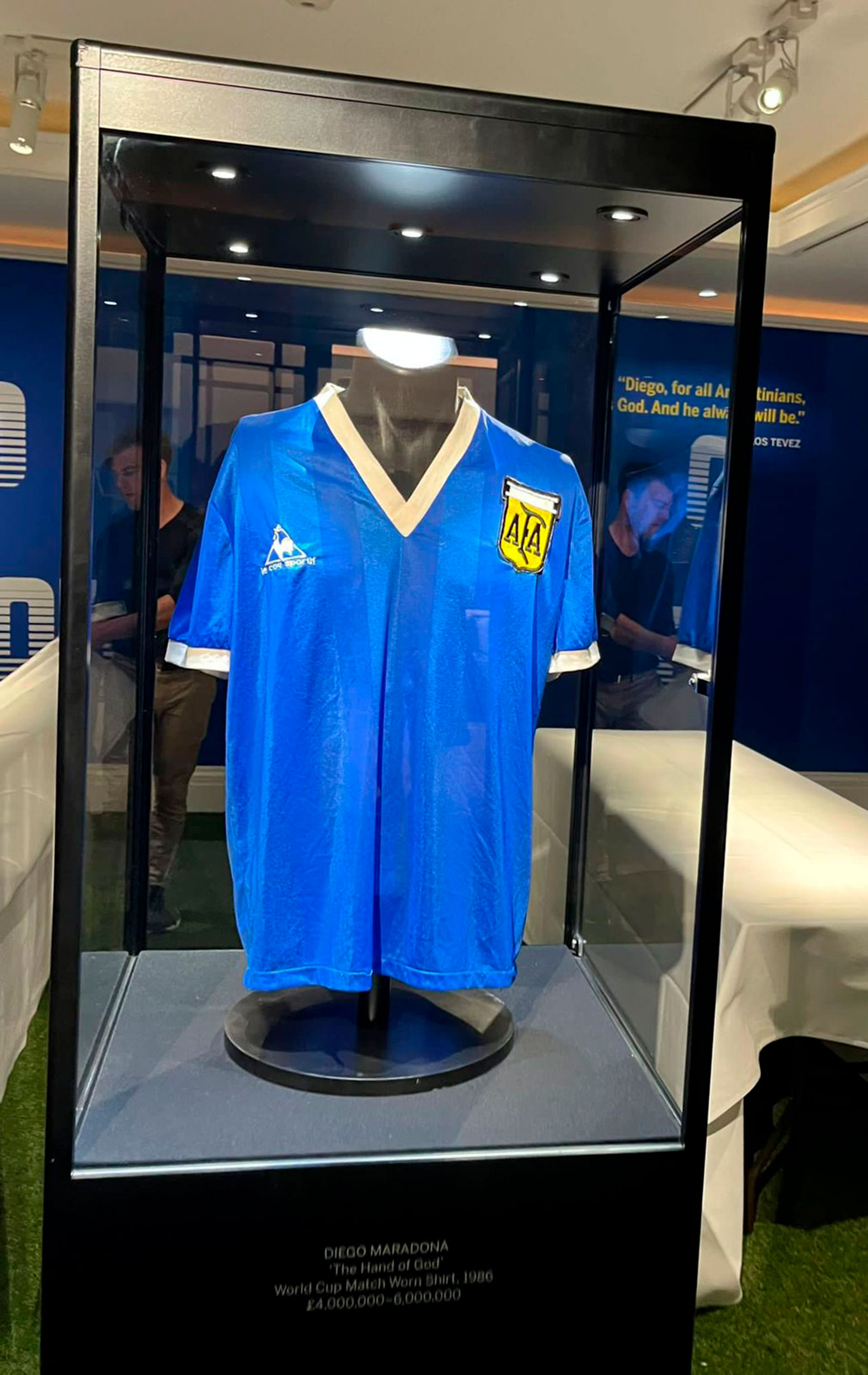 Habla el coleccionista argentino que busca comprar la camiseta de Maradona en la subasta récord: “Es el sable de San Martín del Siglo XX”