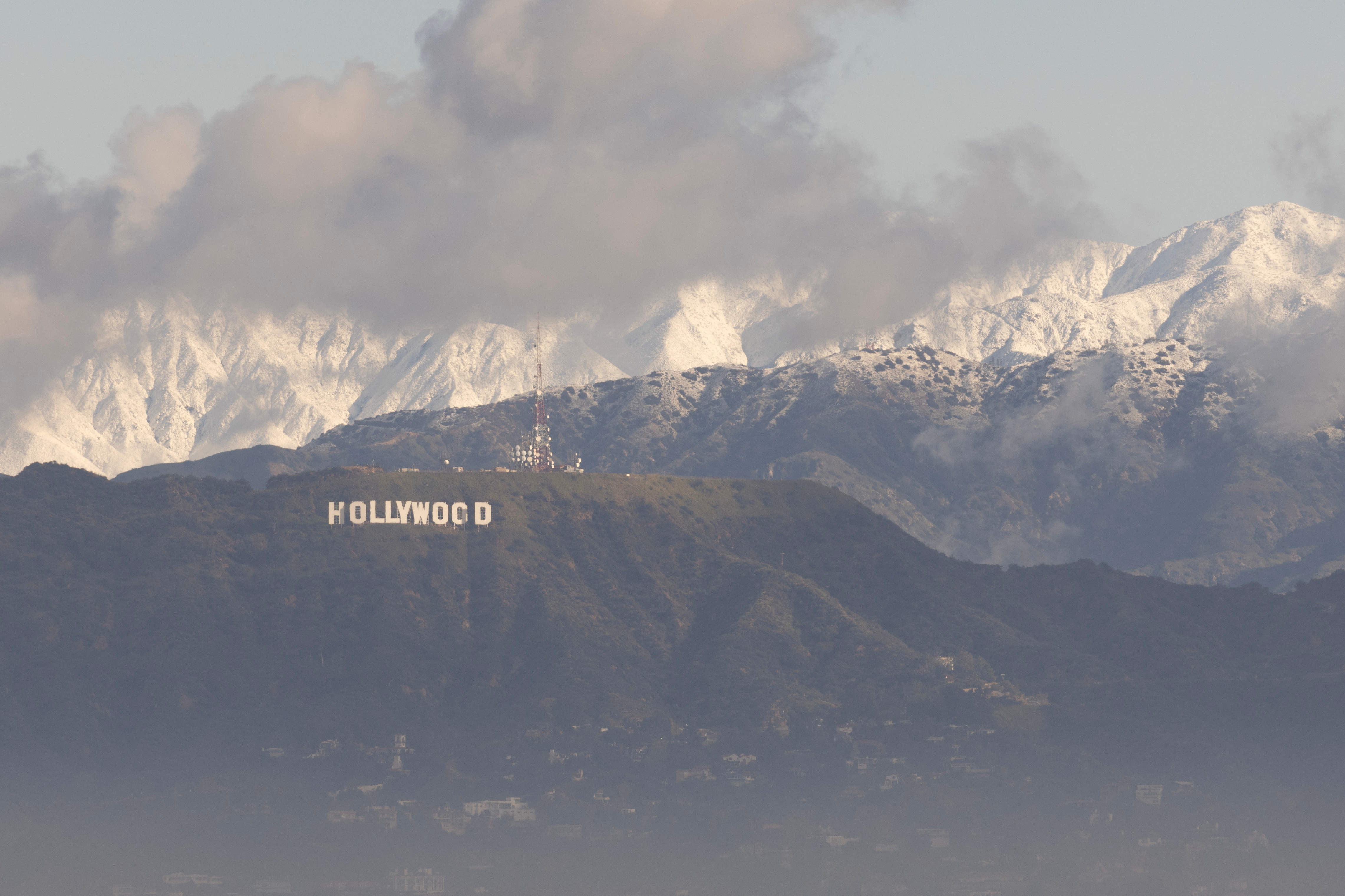 Picos nevados cerca de Los Ángeles, una imagen sumamente inusual (REUTERS/Mike Blake)