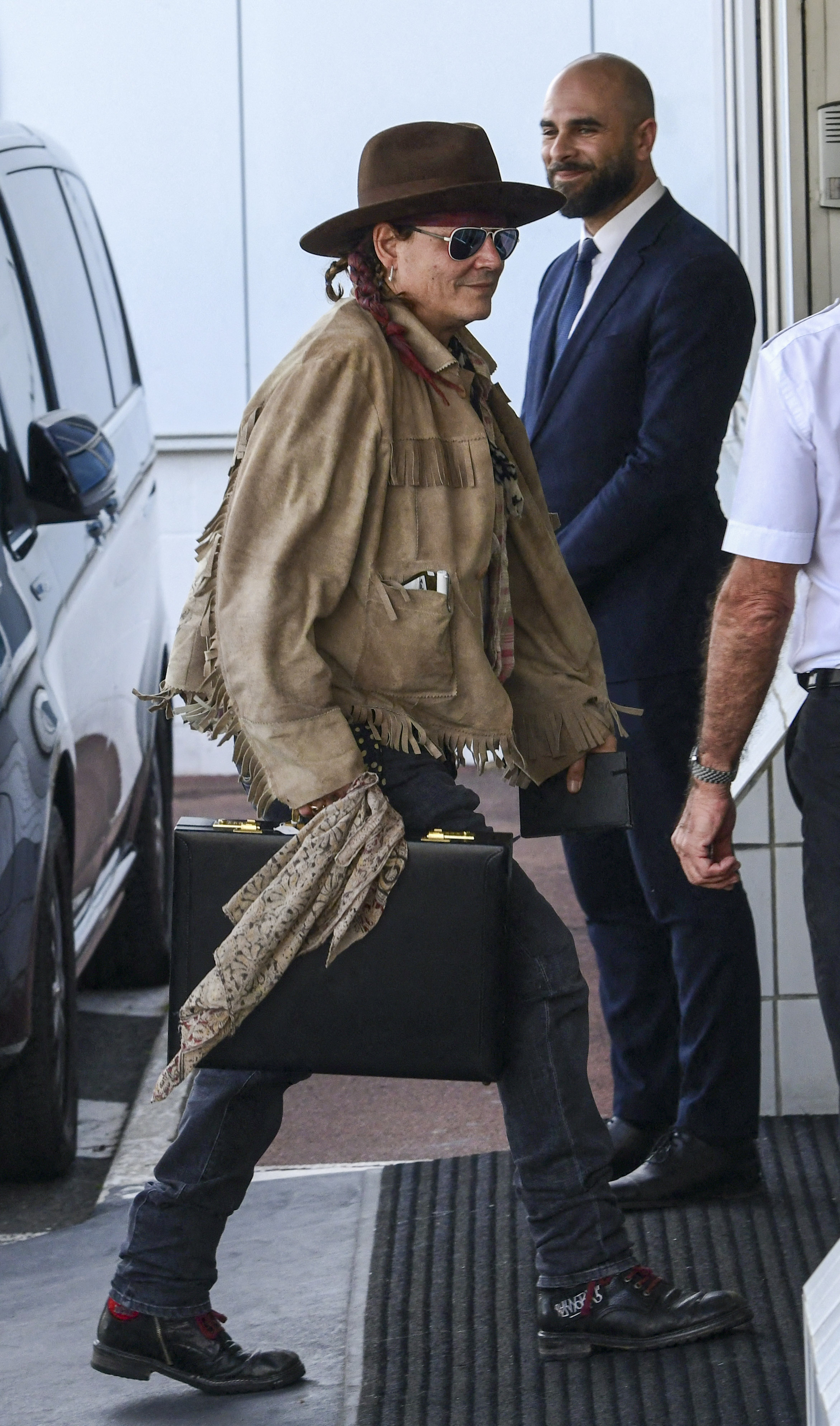 Johnny Depp viajó a París para rodar una nueva película, bajo la dirección de la actriz francesa Maiwenn. Antes de comenzar su trabajo en el set, el actor realizó prueba de vestuario, pelucas y maquillaje