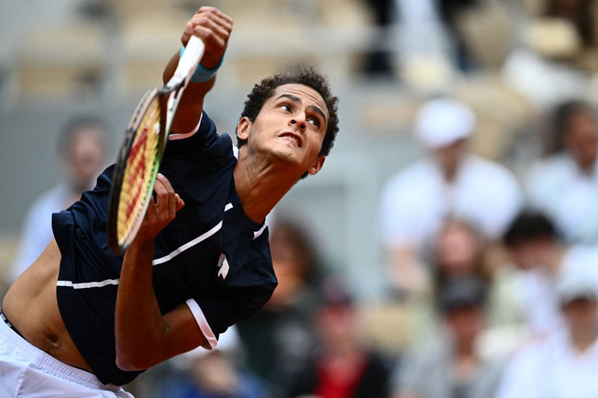Juan Pablo Varillas perdió en su debut del Roland Garros ante Auger-Aliassime, pero recibió emotiva ovación